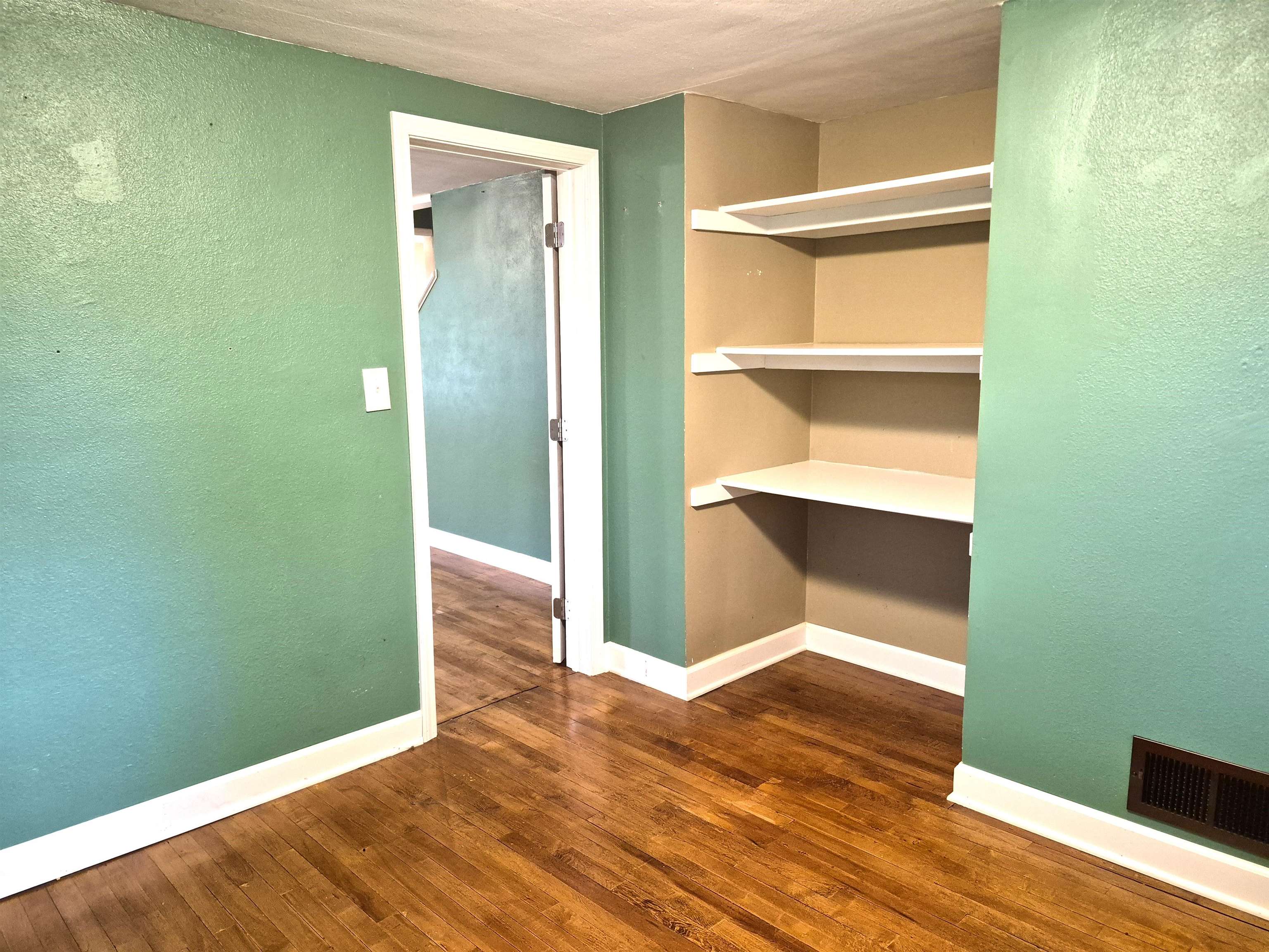 1008 S Clark Avenue Property Photo 7