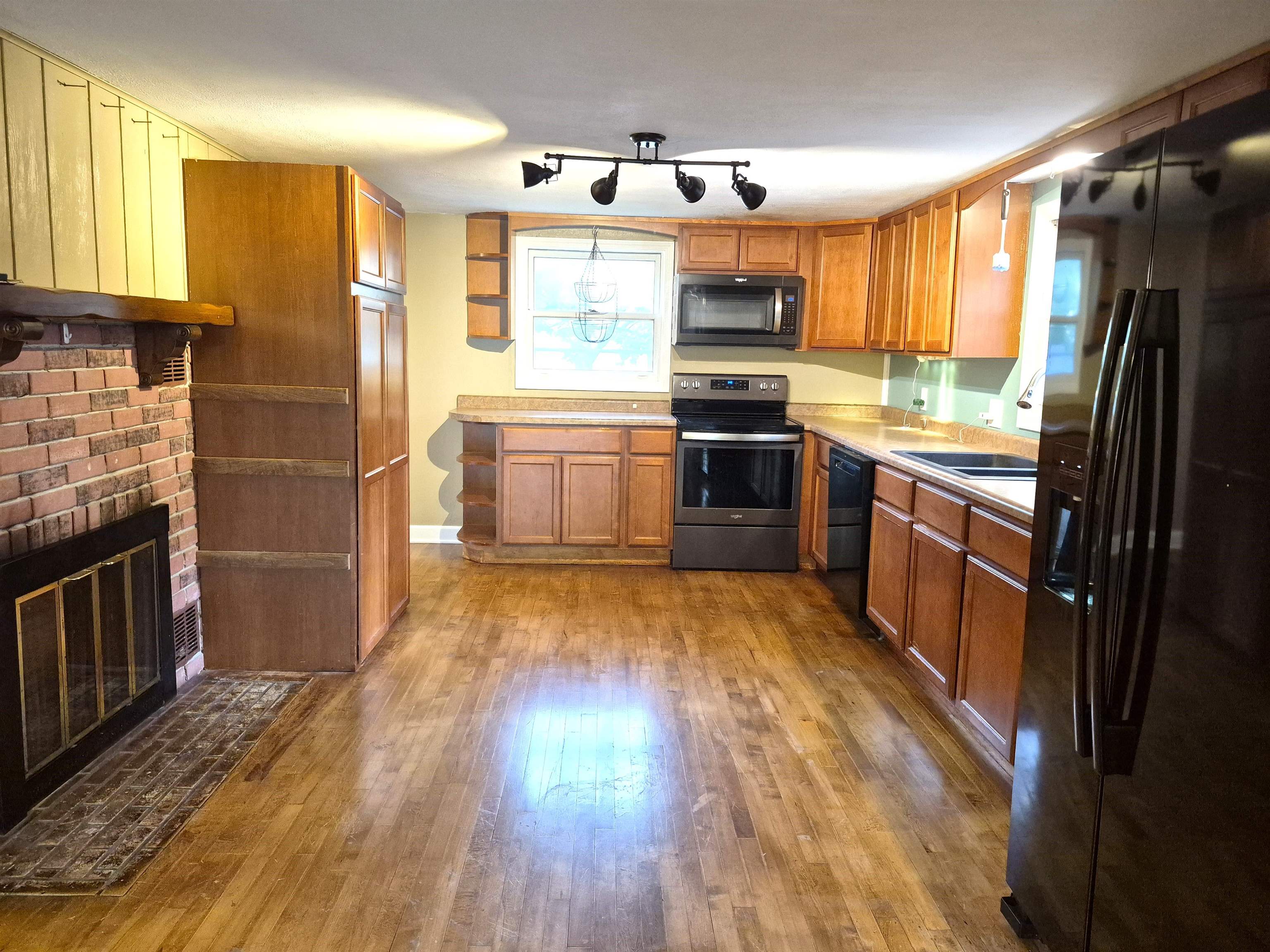 1008 S Clark Avenue Property Photo 9