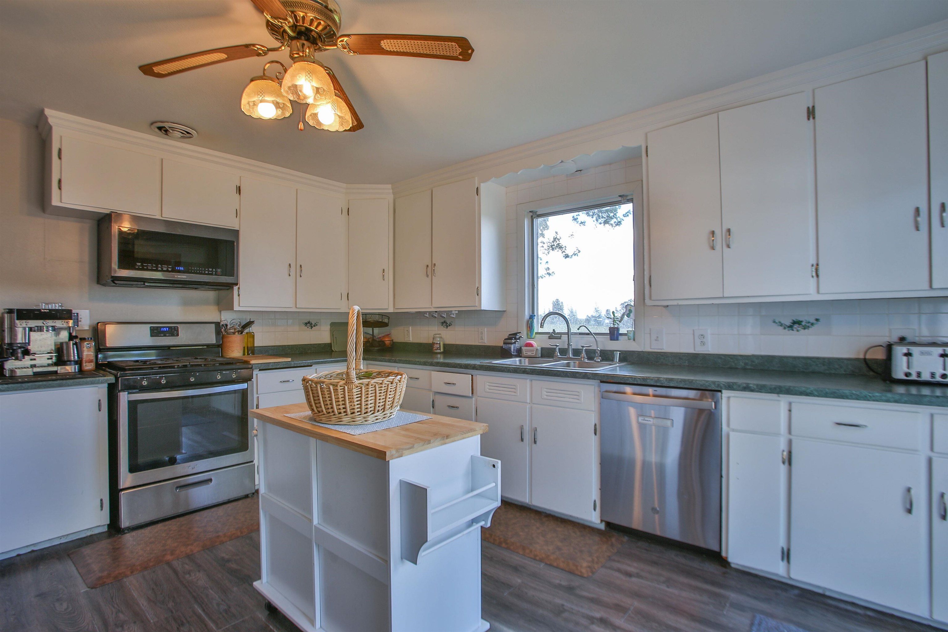 228670 Cardinal Lane Property Photo 8