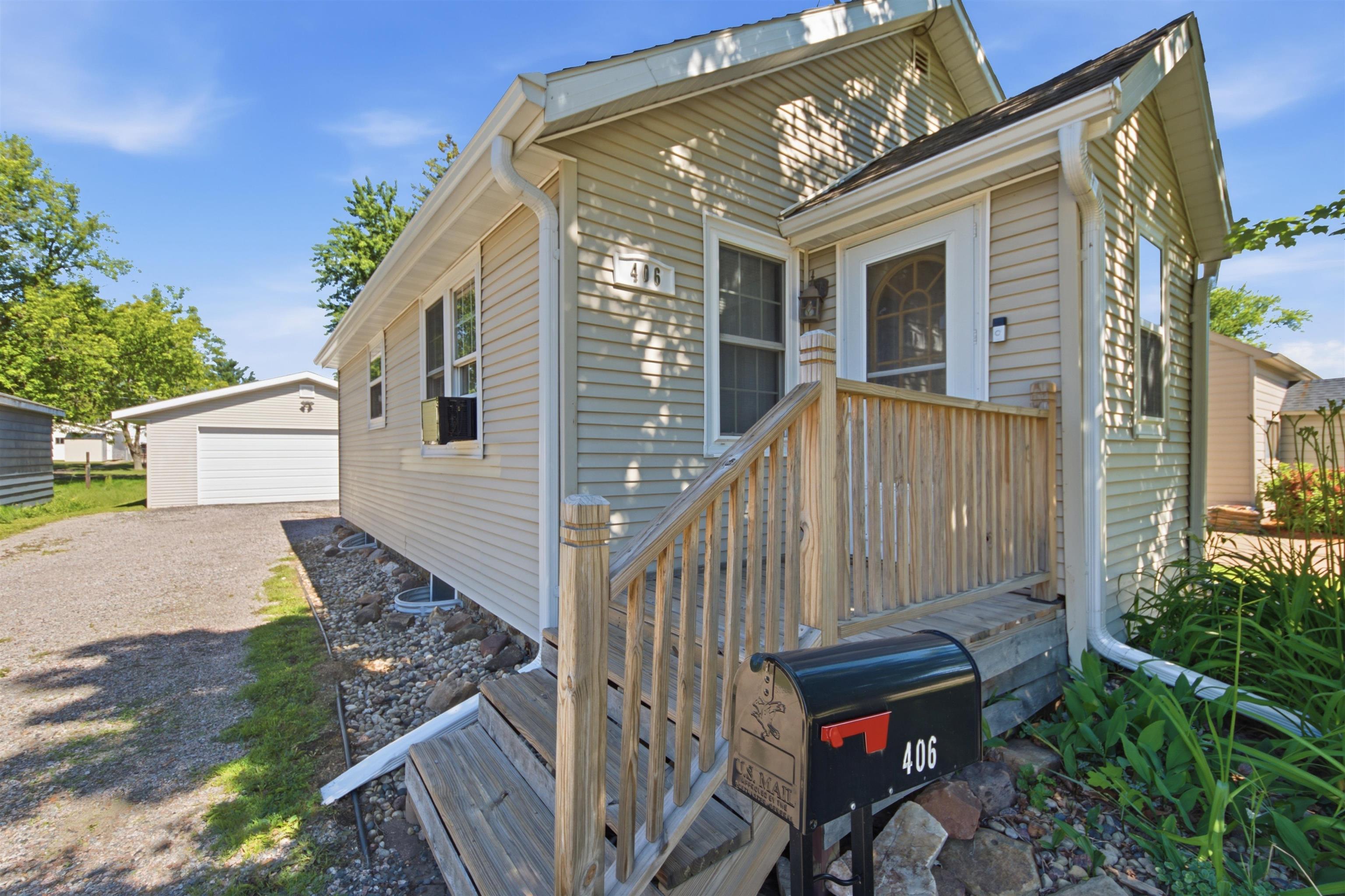 406 N Ash Avenue Property Photo 2