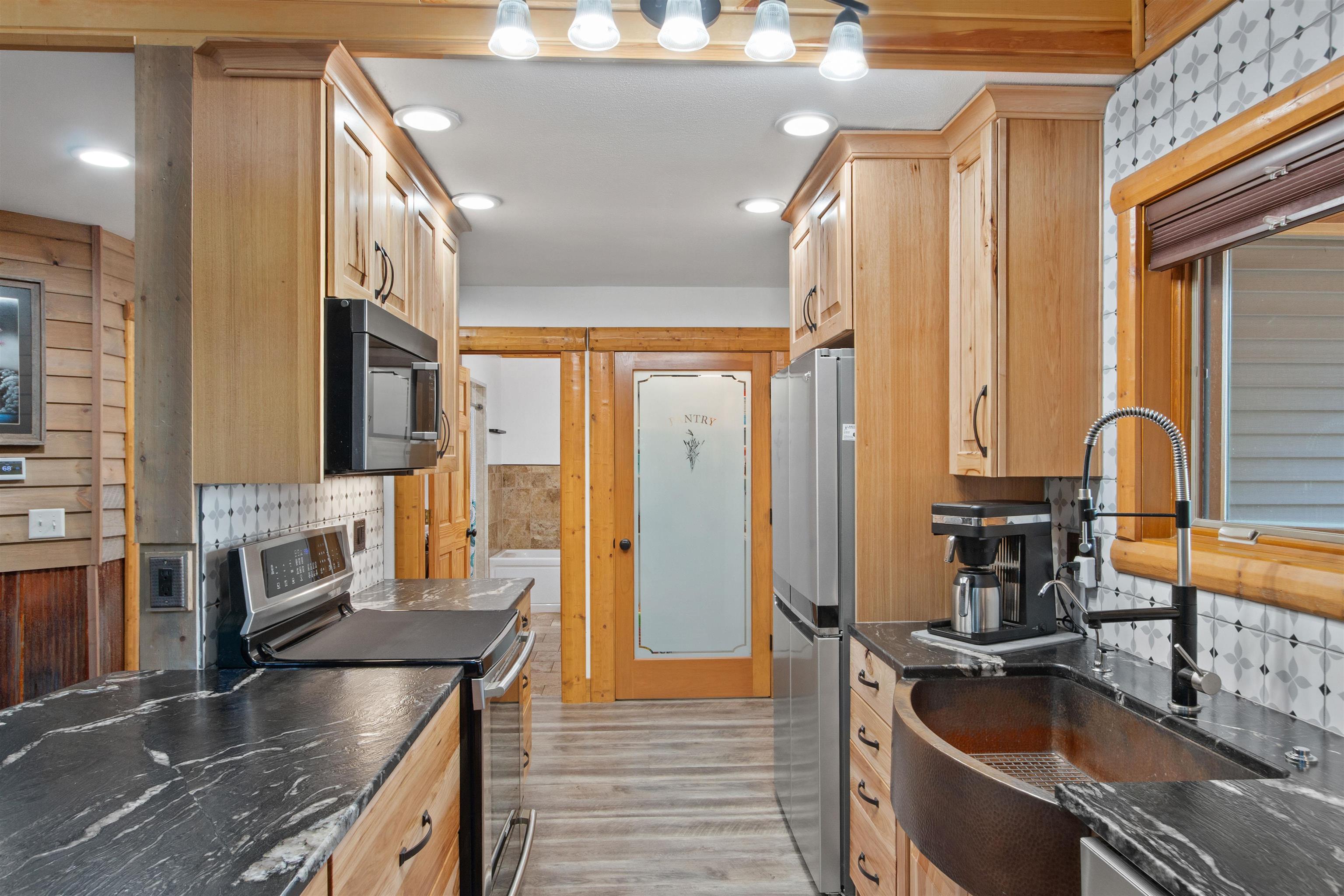 10431 Grant Street Property Photo 8