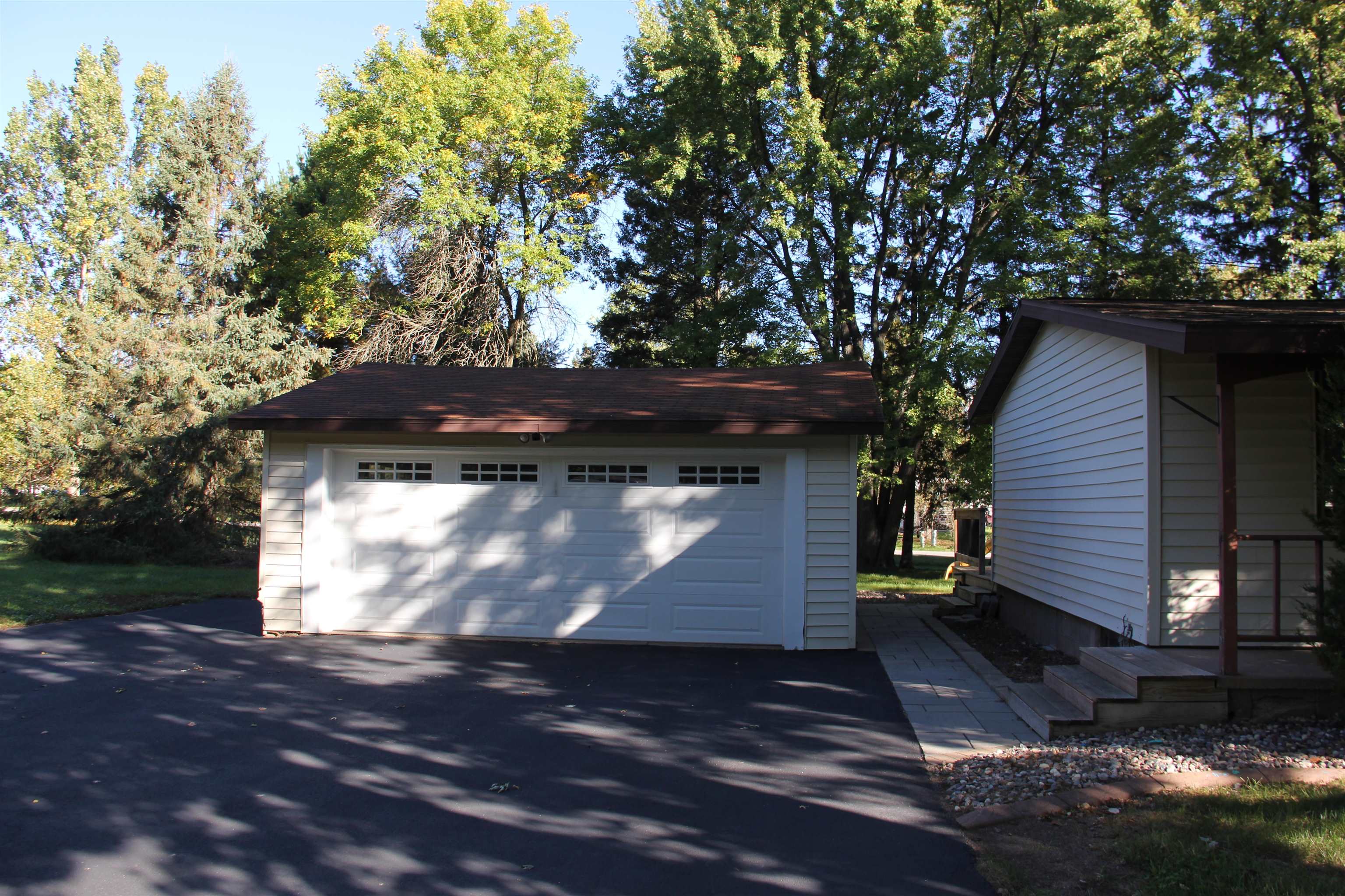 2708 Eau Claire Avenue Property Photo 2