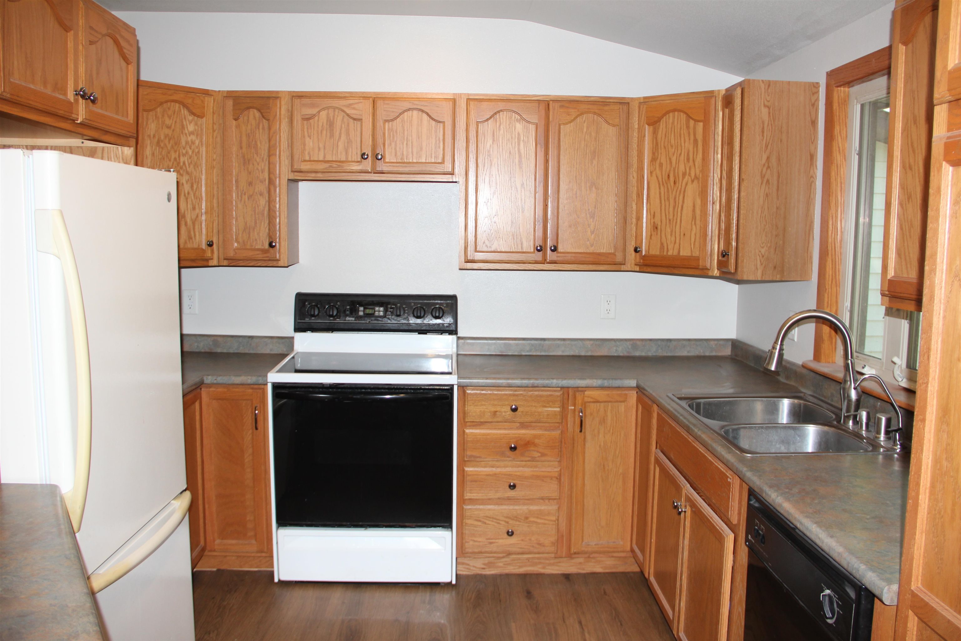 2708 Eau Claire Avenue Property Photo 5