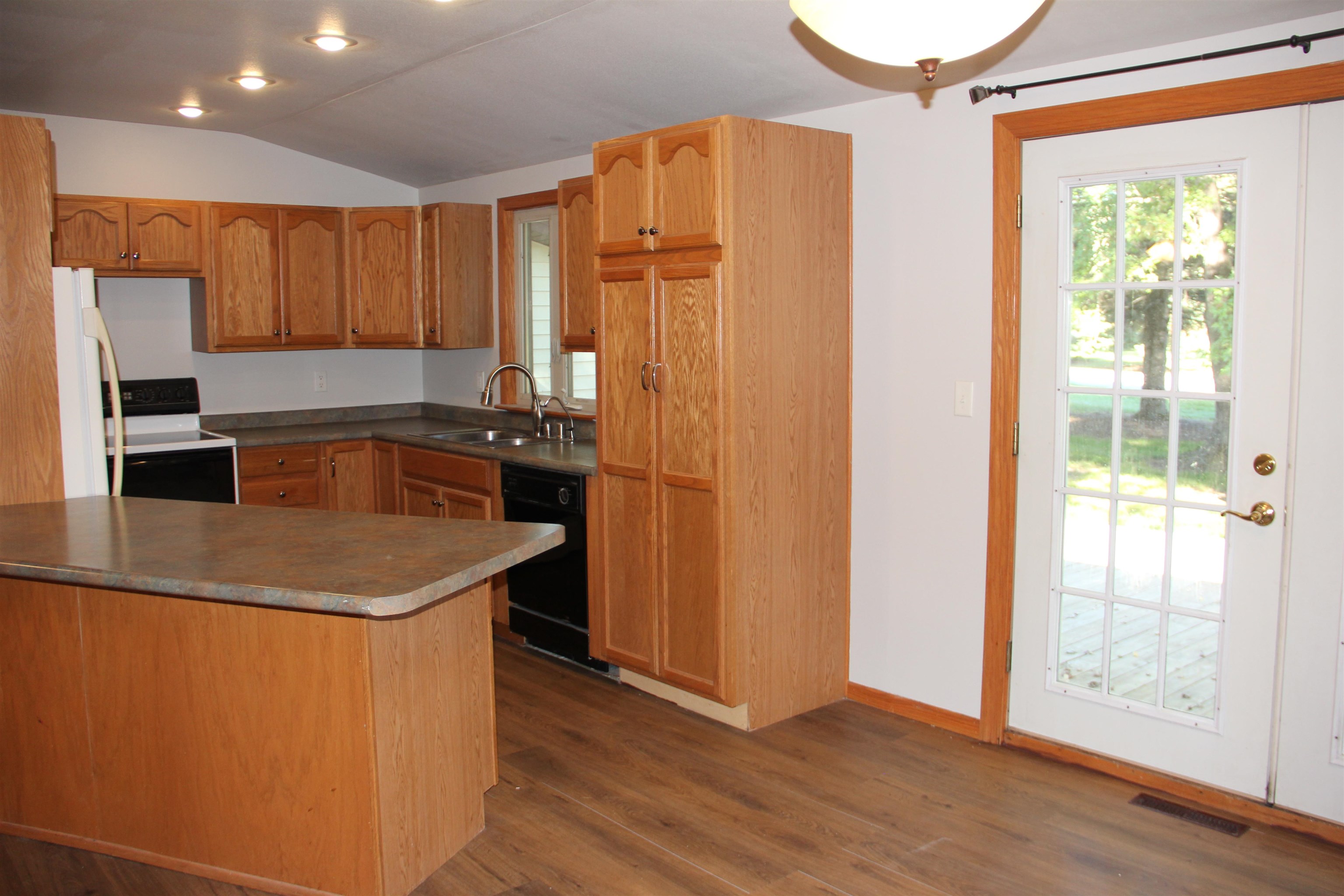 2708 Eau Claire Avenue Property Photo 6
