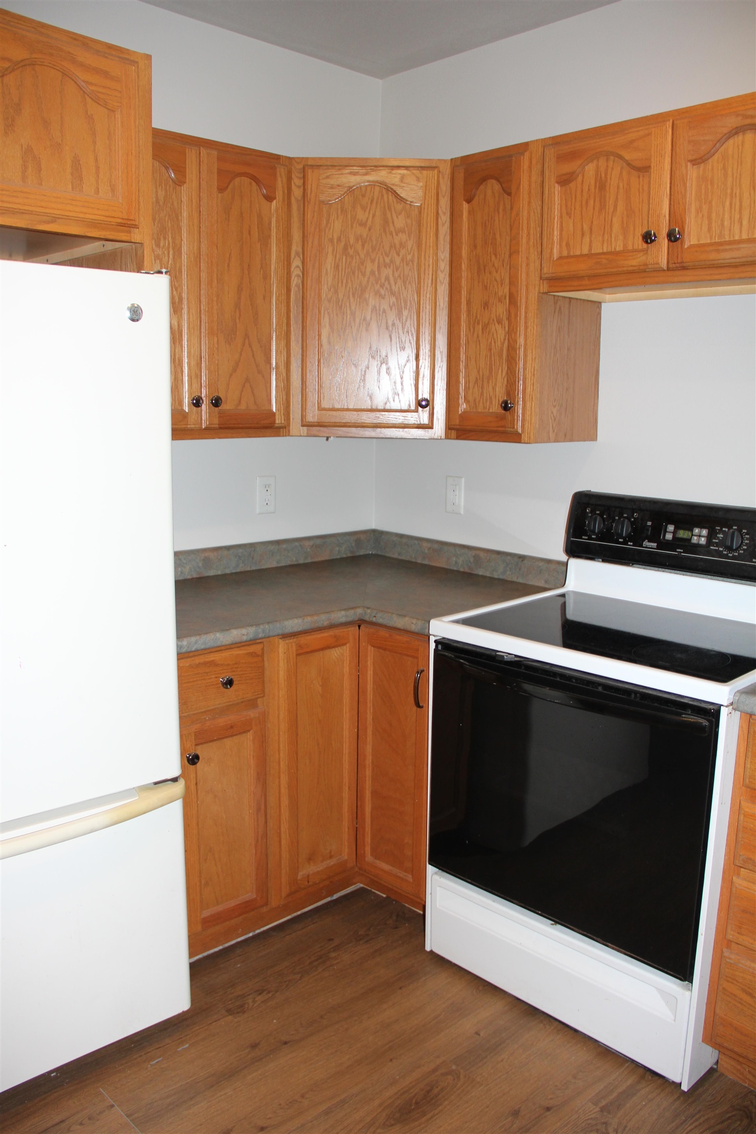 2708 Eau Claire Avenue Property Photo 8