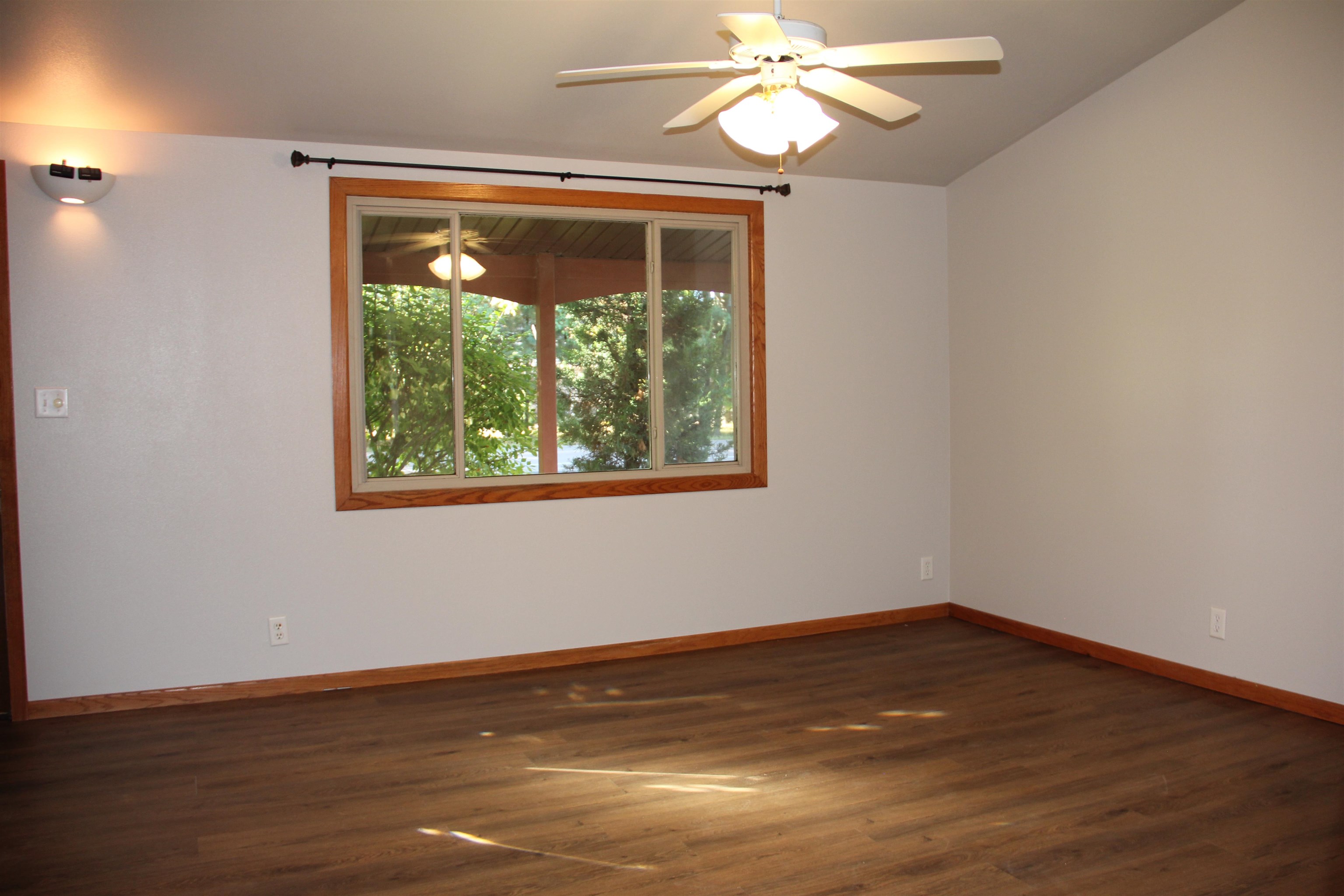 2708 Eau Claire Avenue Property Photo 11