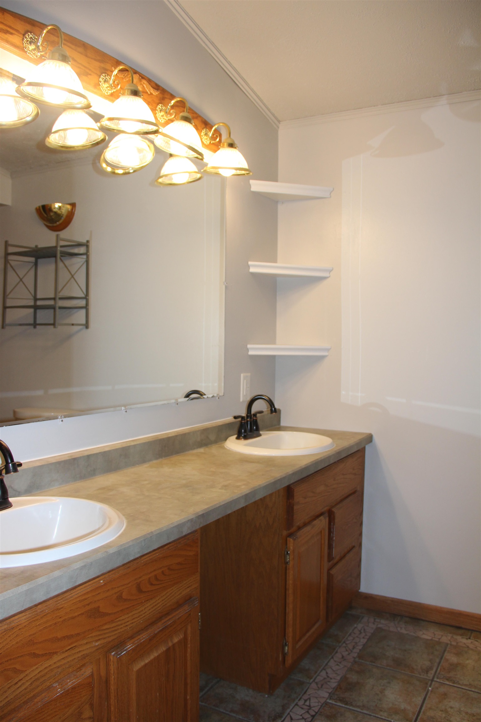 2708 Eau Claire Avenue Property Photo 16