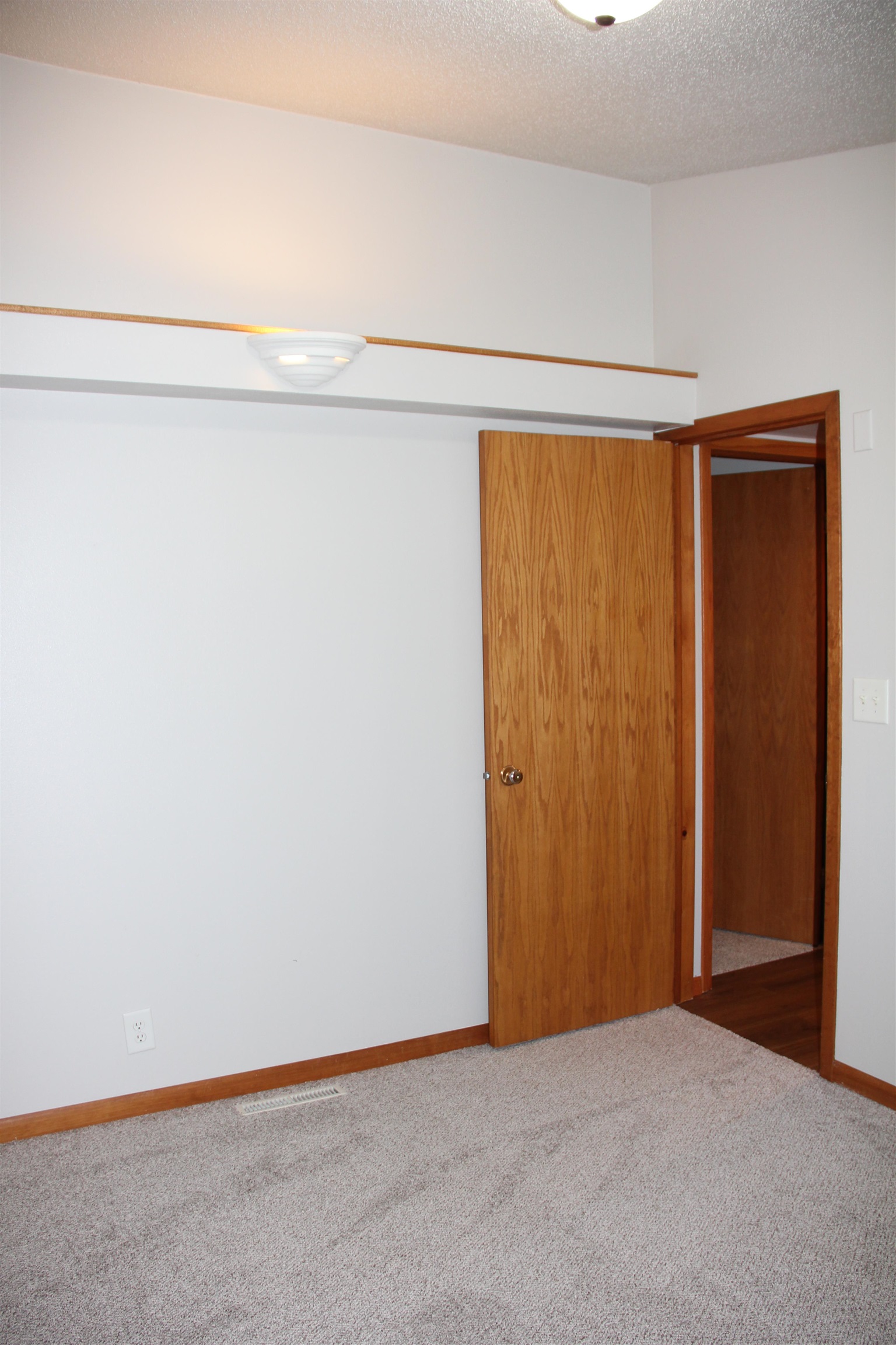 2708 Eau Claire Avenue Property Photo 18