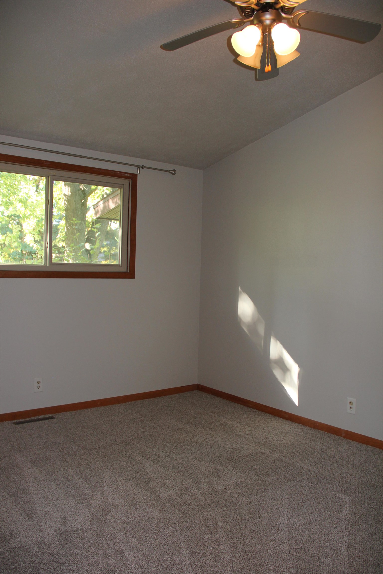 2708 Eau Claire Avenue Property Photo 22