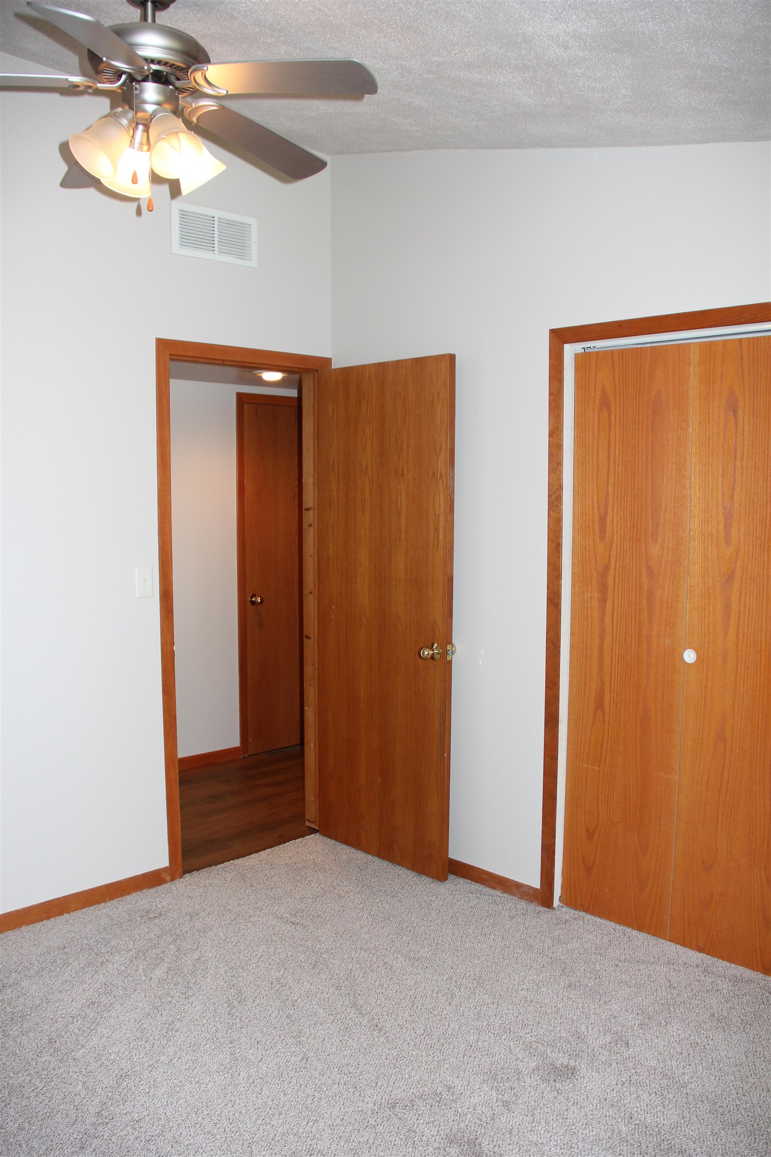 2708 Eau Claire Avenue Property Photo 25