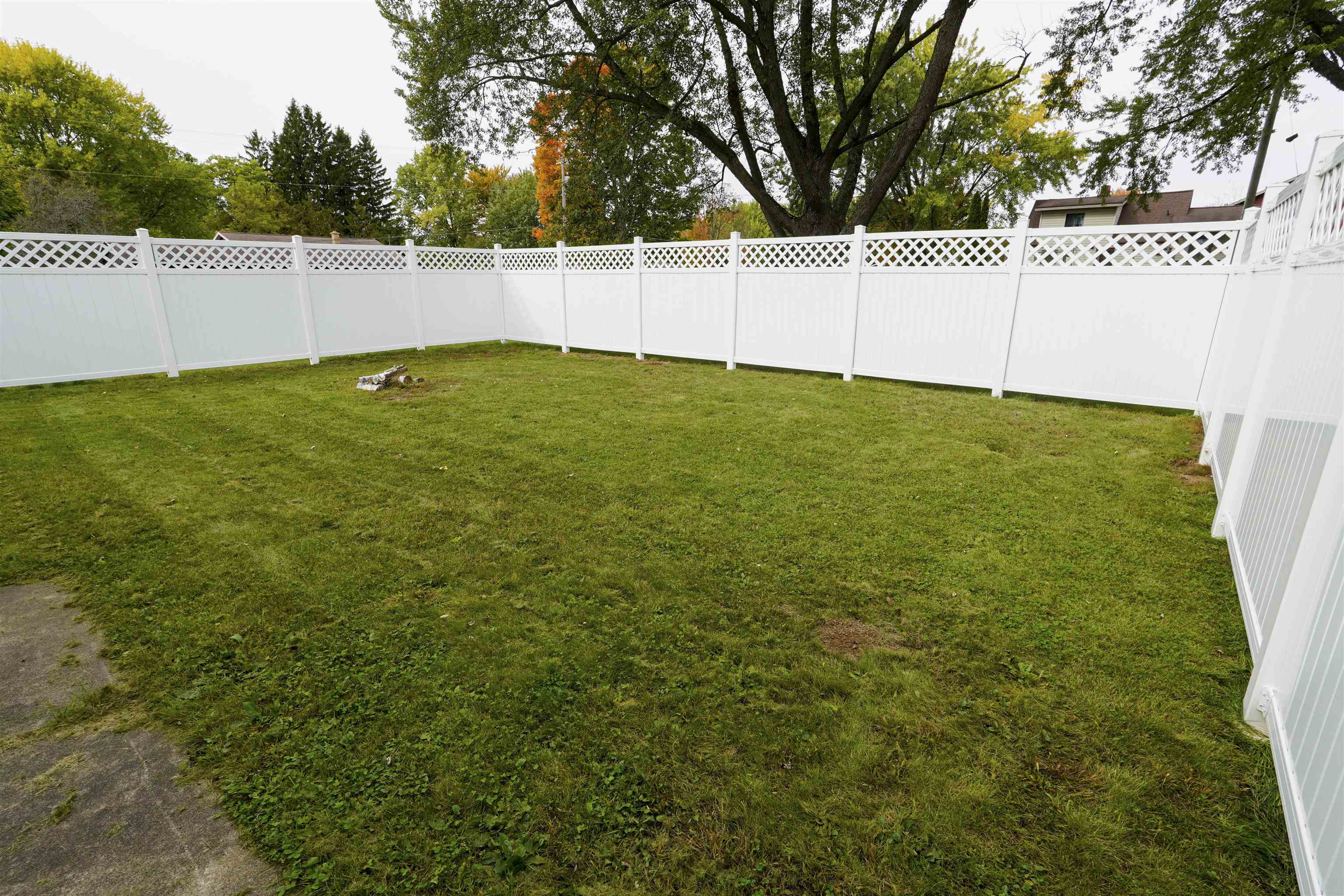 405 E Allman Street Property Photo 9