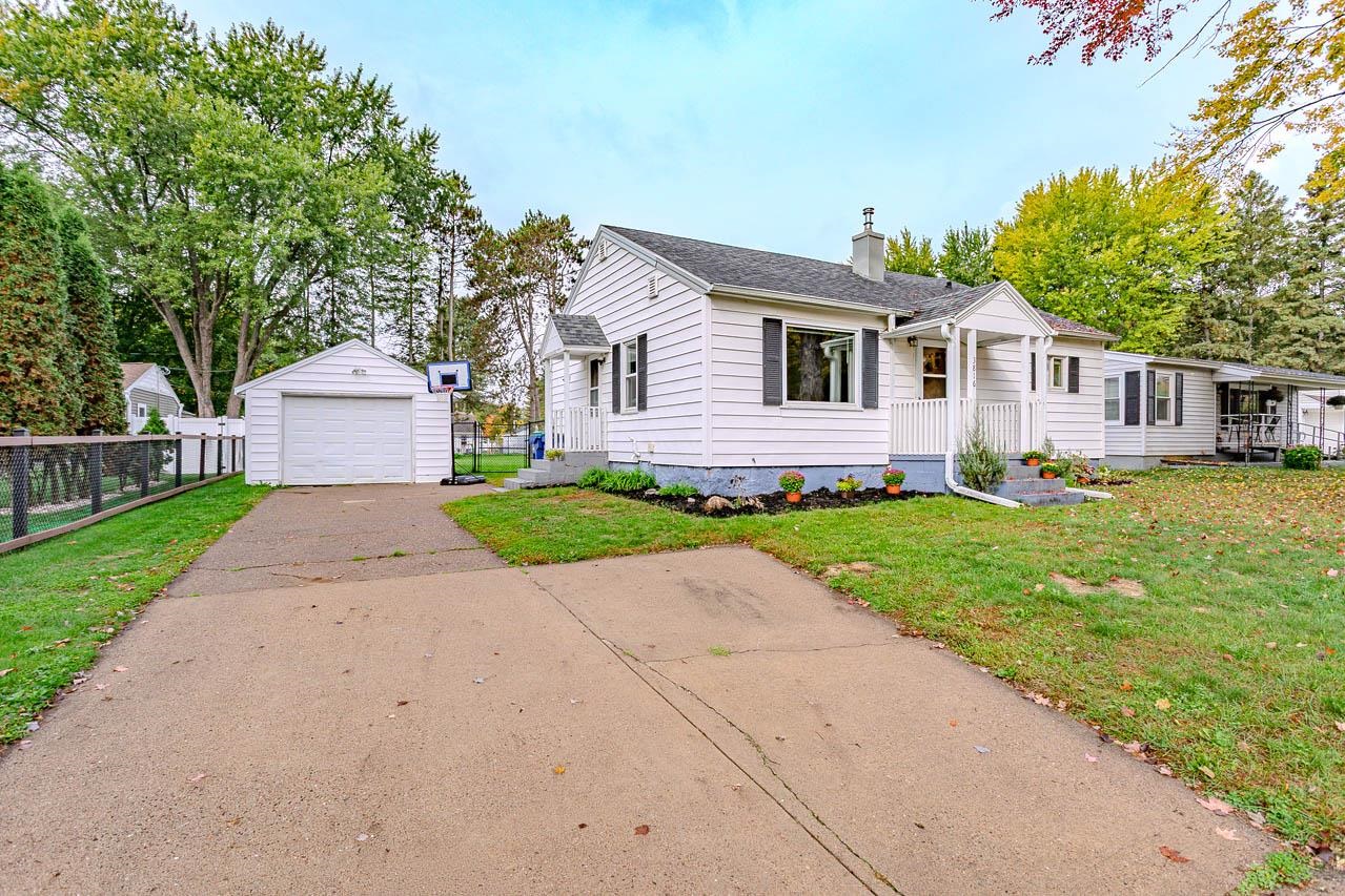 3816 Carl Street Property Photo 5