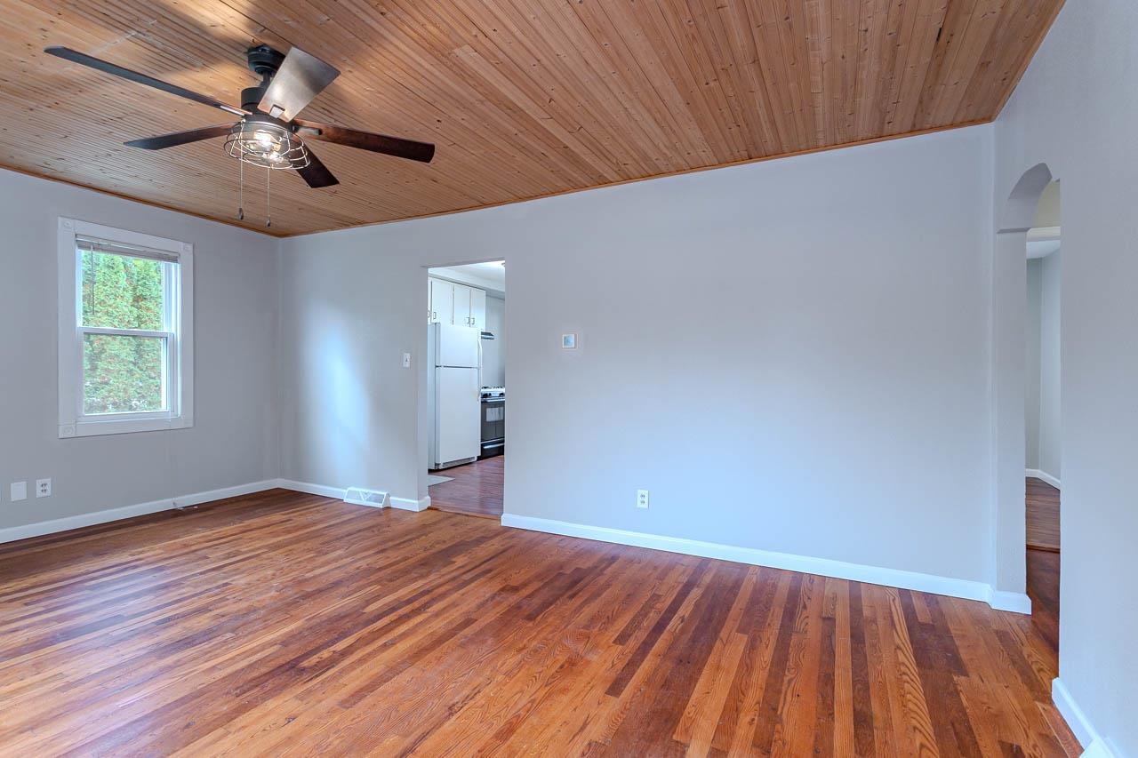 3816 Carl Street Property Photo 7