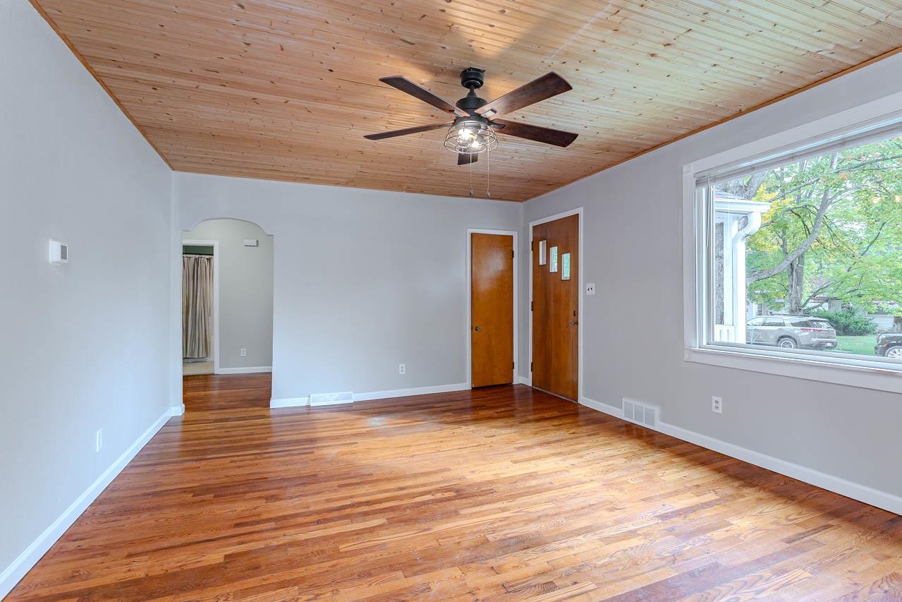 3816 Carl Street Property Photo 9