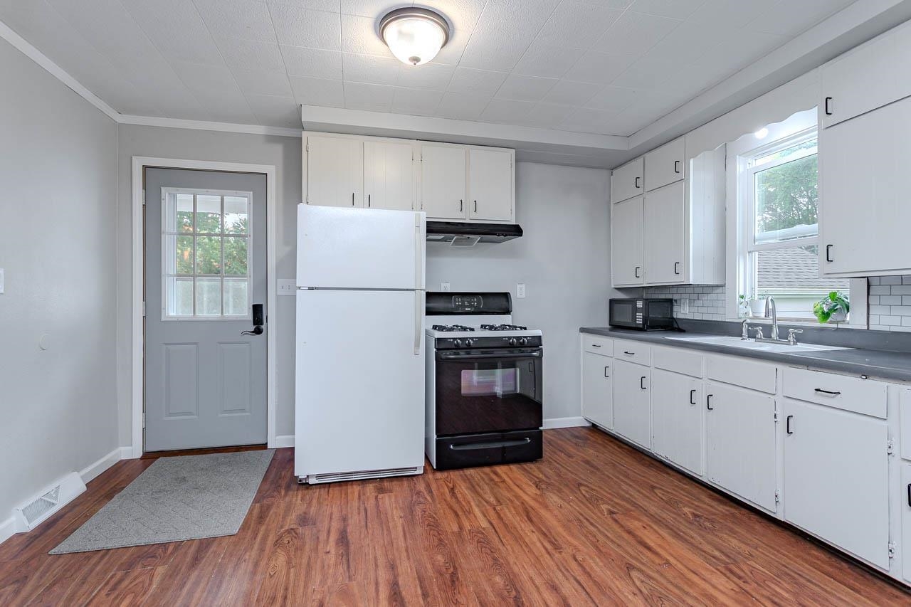 3816 Carl Street Property Photo 12
