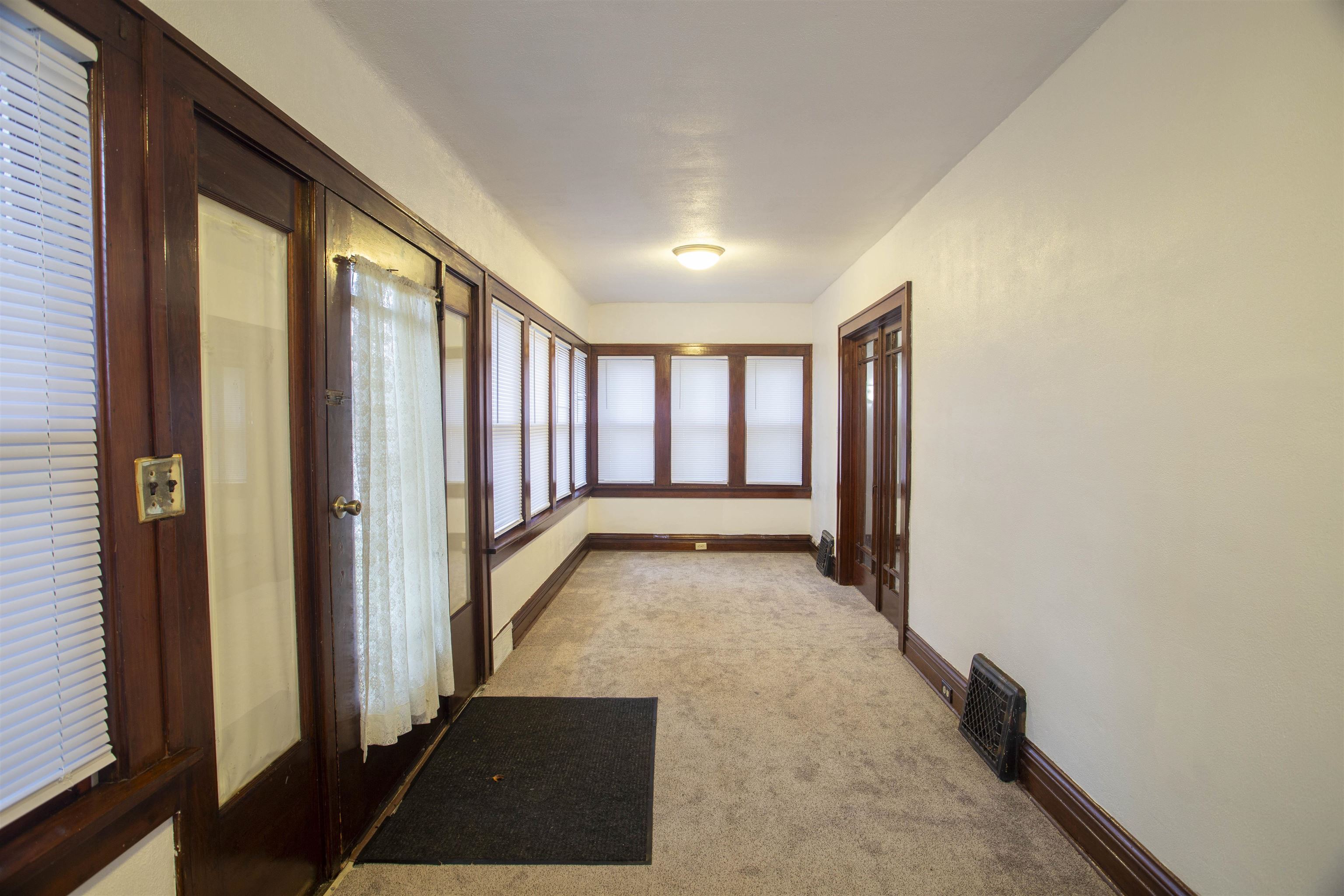 129 N 2nd Avenue Property Photo 3