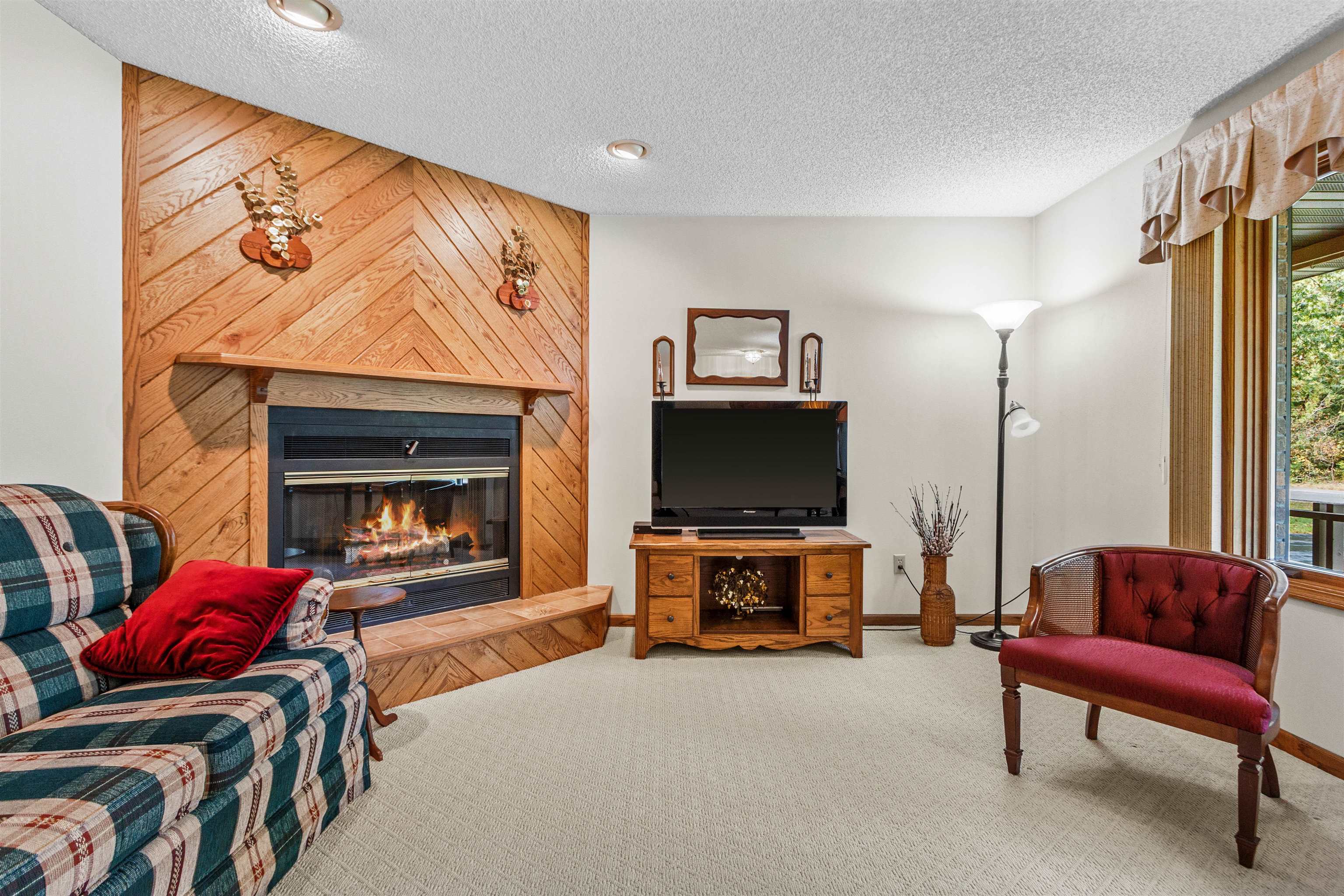 512 Autumn Court Property Photo 3