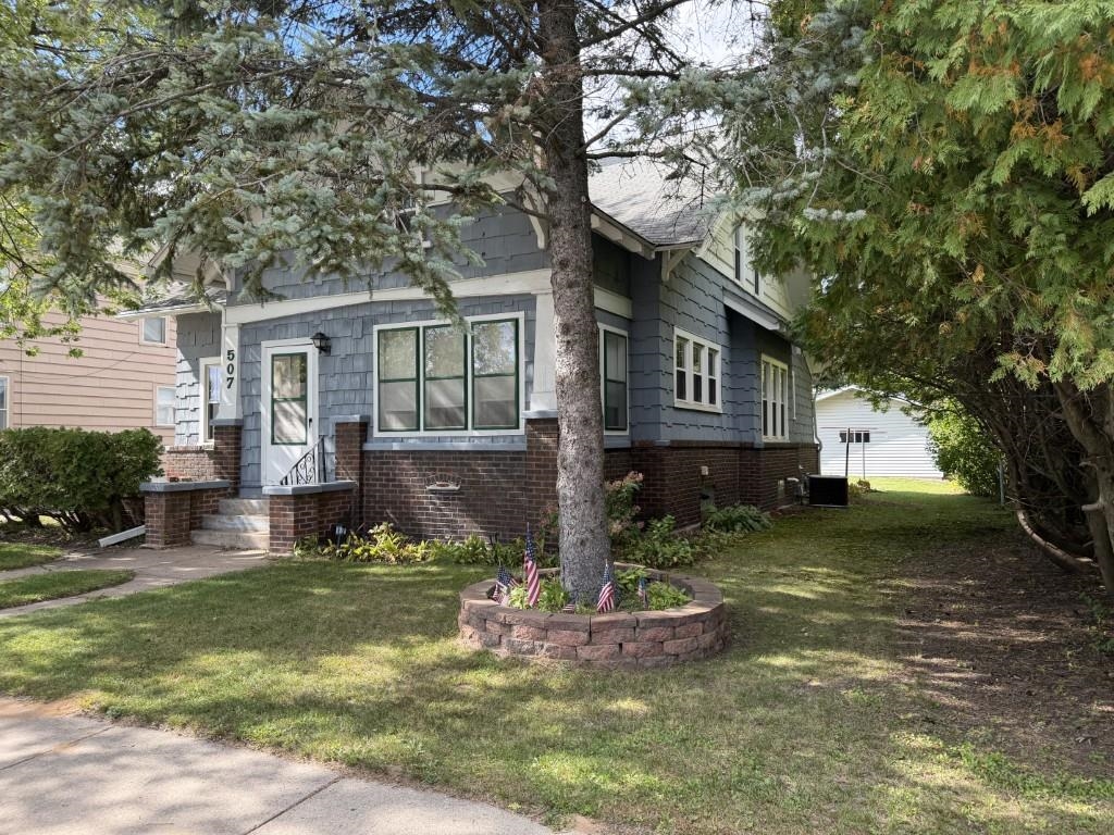 507 4th Street Property Photo 2