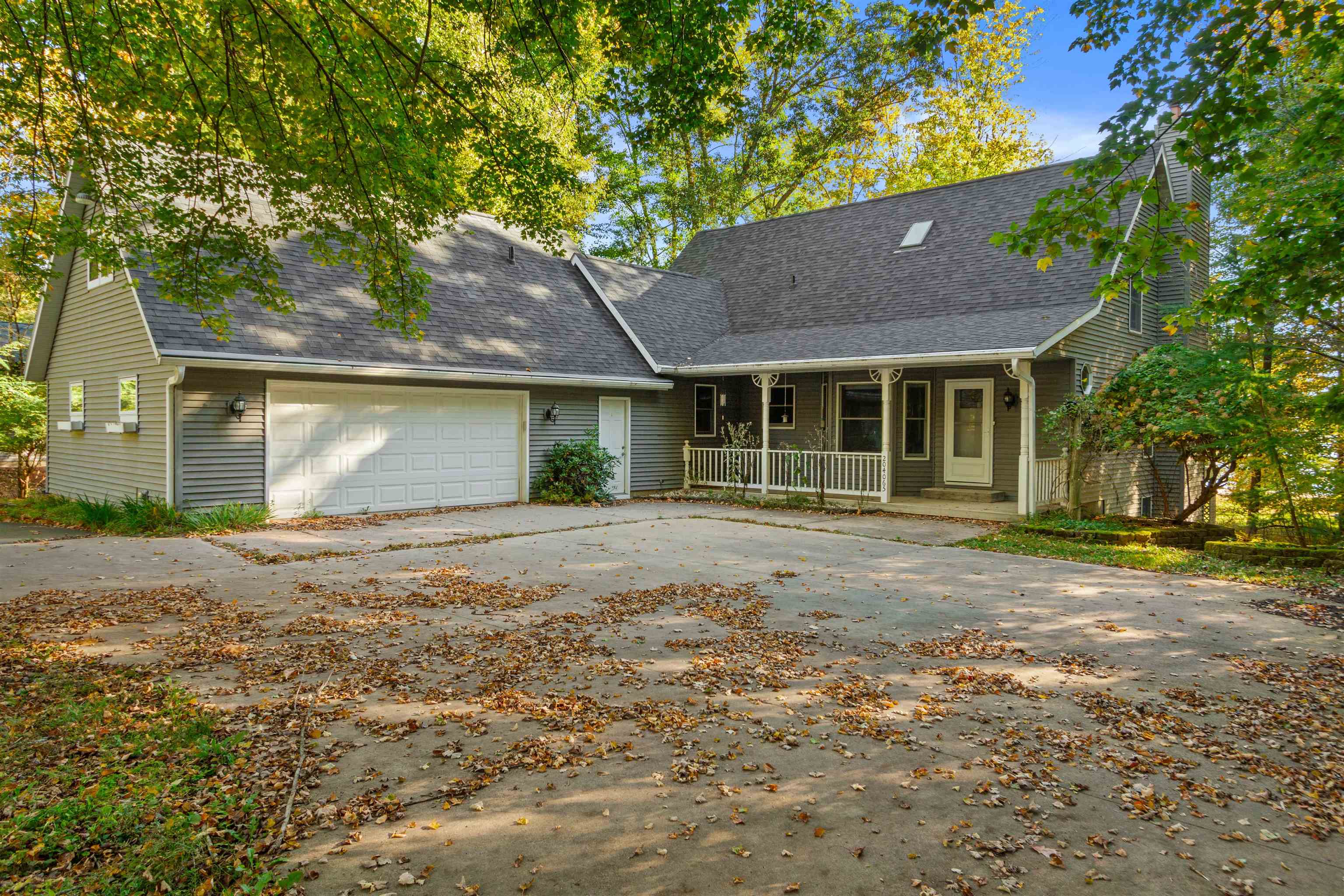 204065 Lakehurst Road Property Photo 1