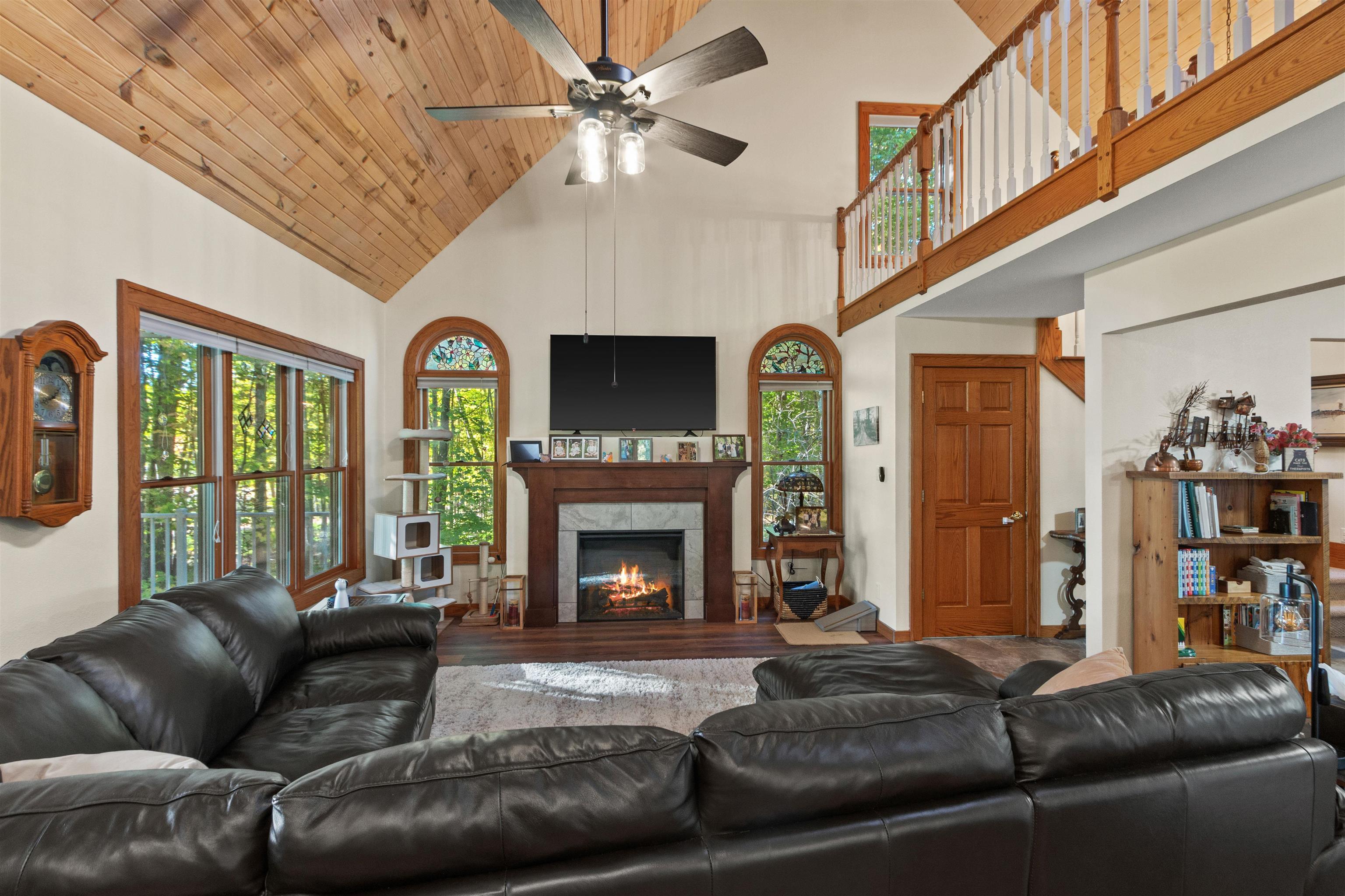 204065 Lakehurst Road Property Photo 5