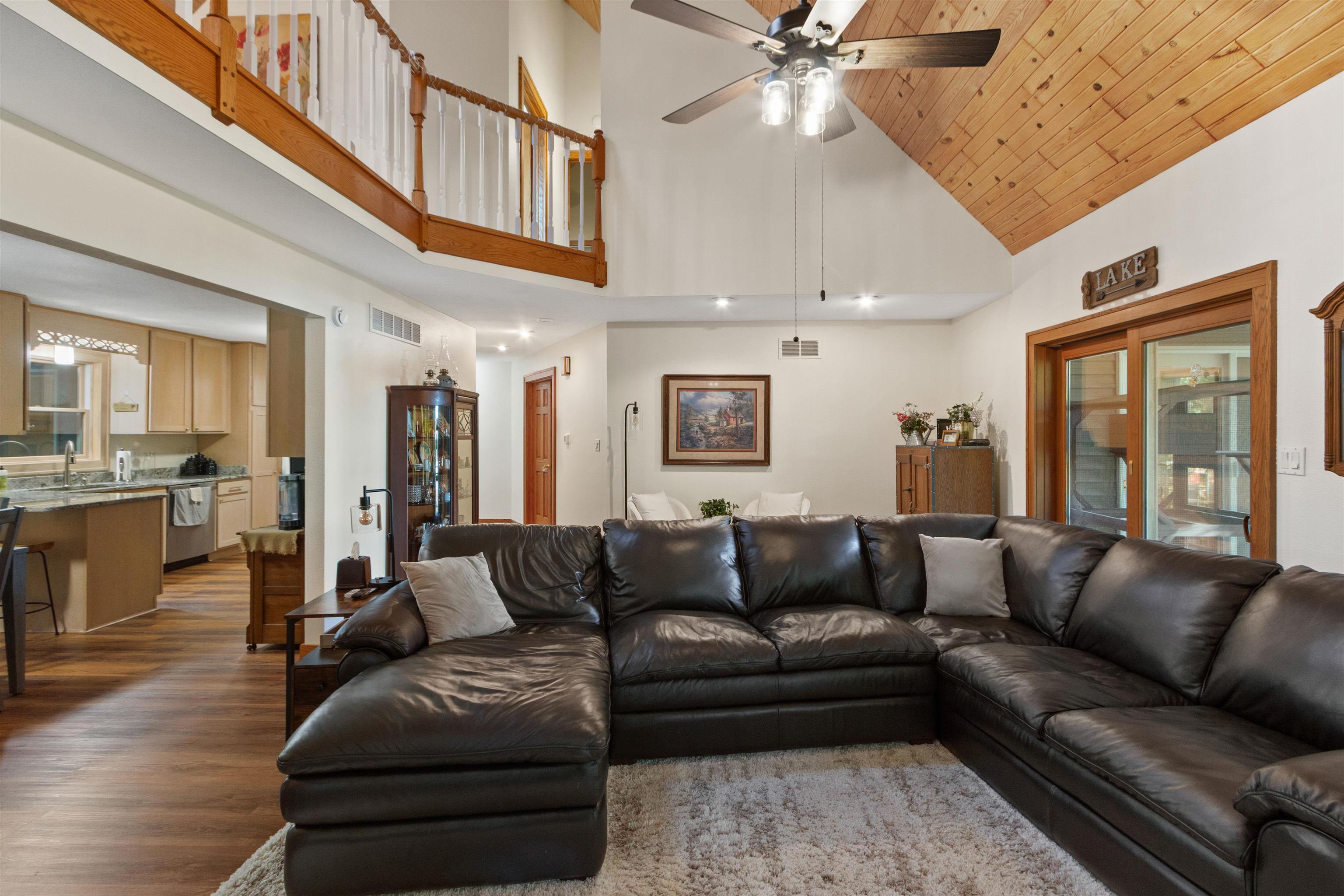 204065 Lakehurst Road Property Photo 6