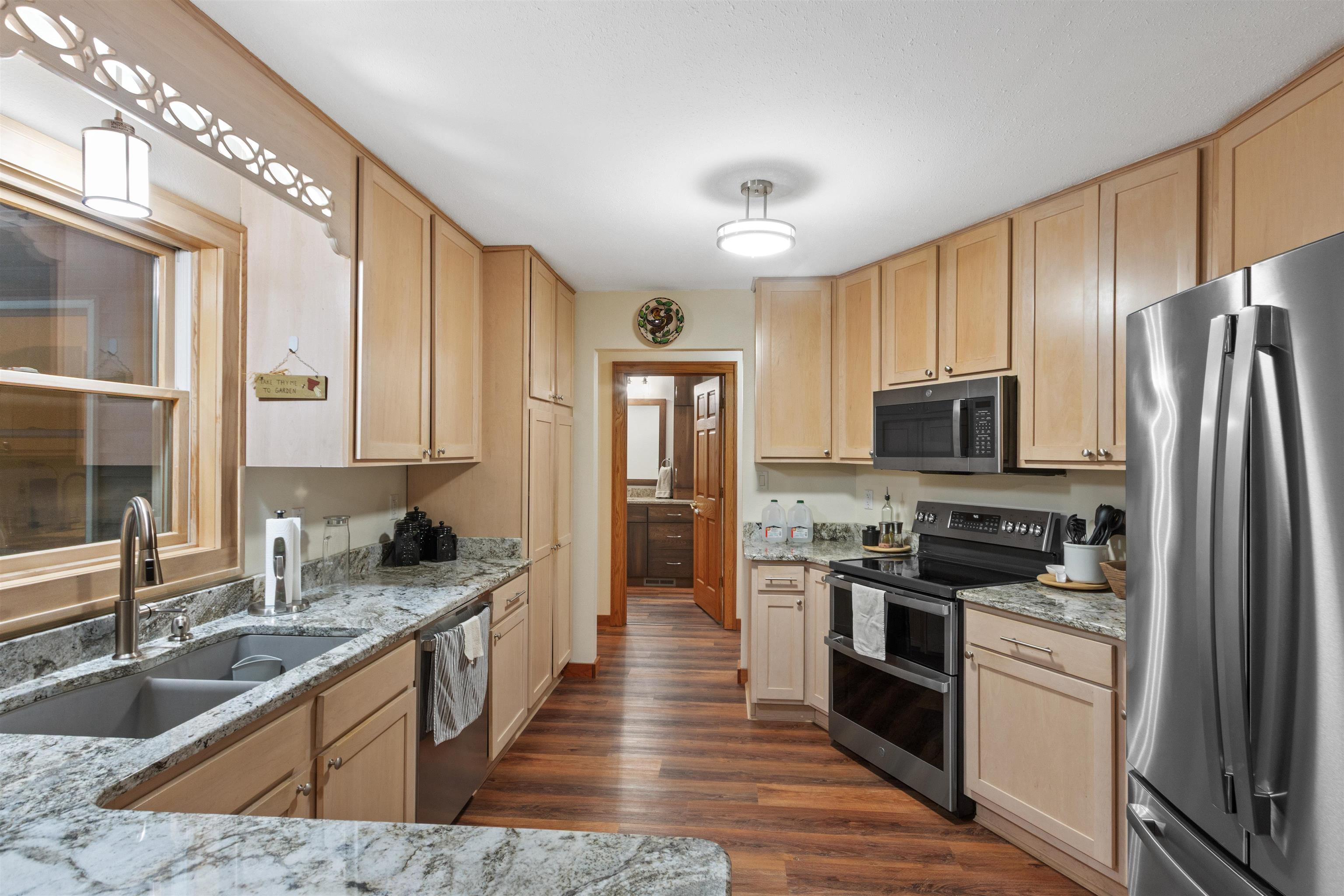 204065 Lakehurst Road Property Photo 10