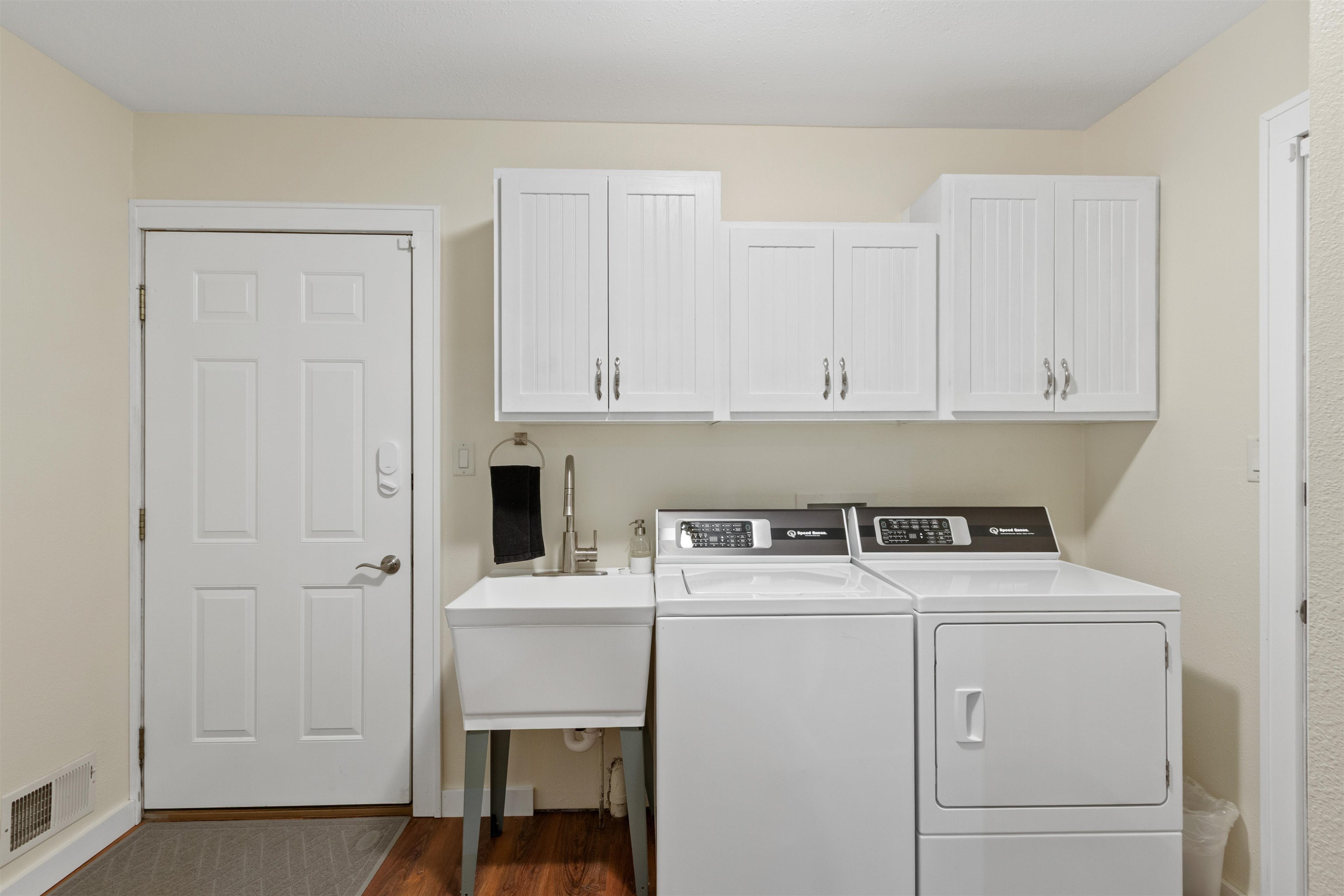 204065 Lakehurst Road Property Photo 22