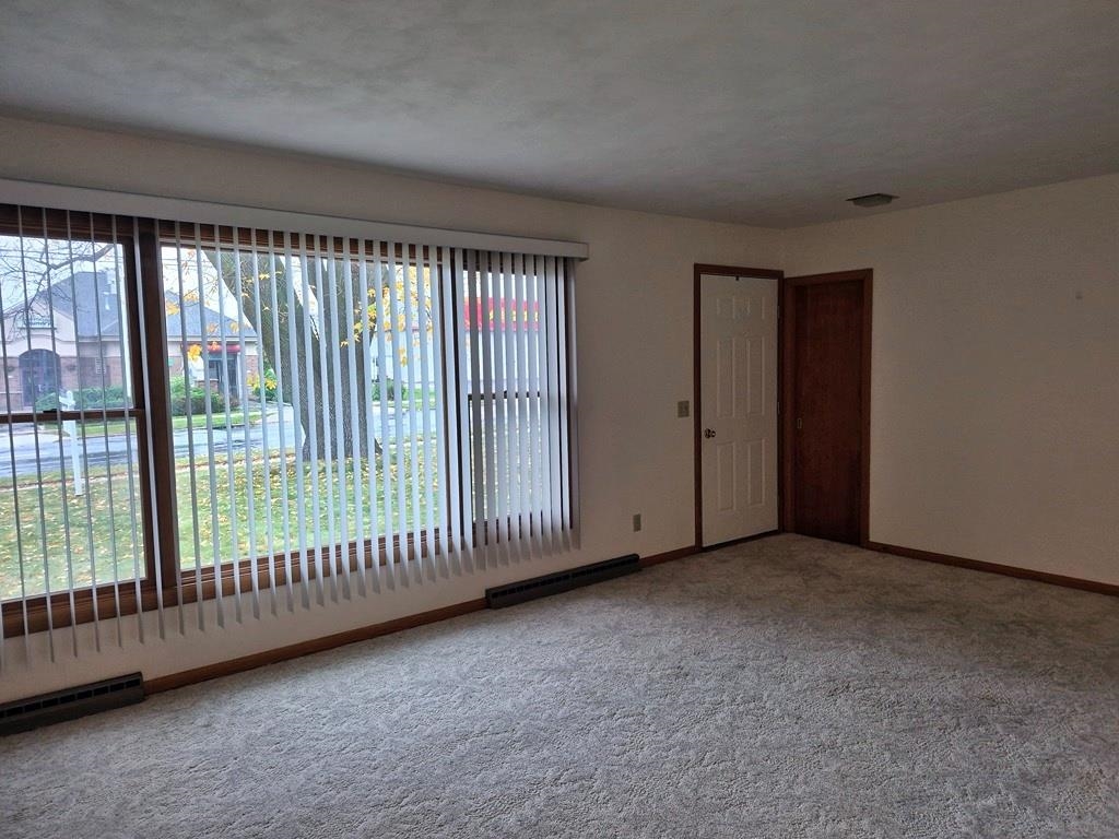1705 N Peach Avenue Property Photo 2