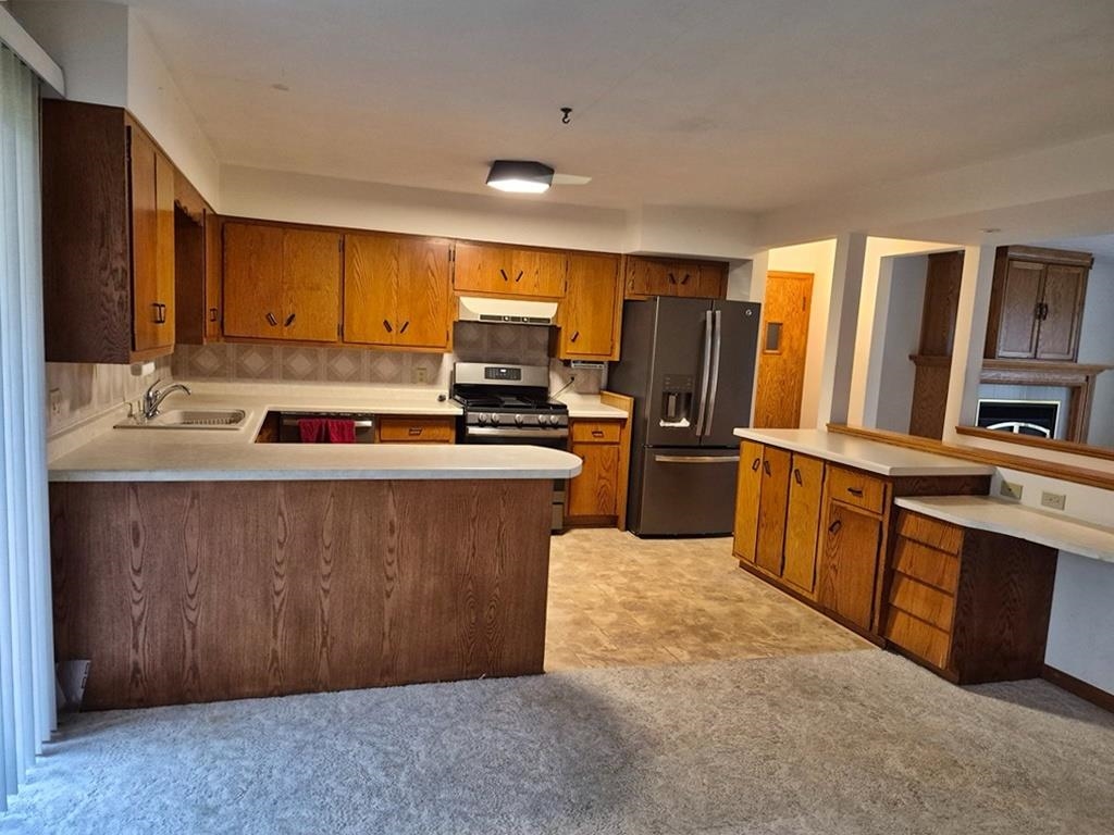 1705 N Peach Avenue Property Photo 4