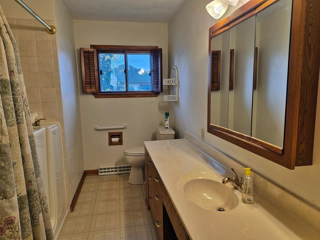1705 N Peach Avenue Property Photo 11