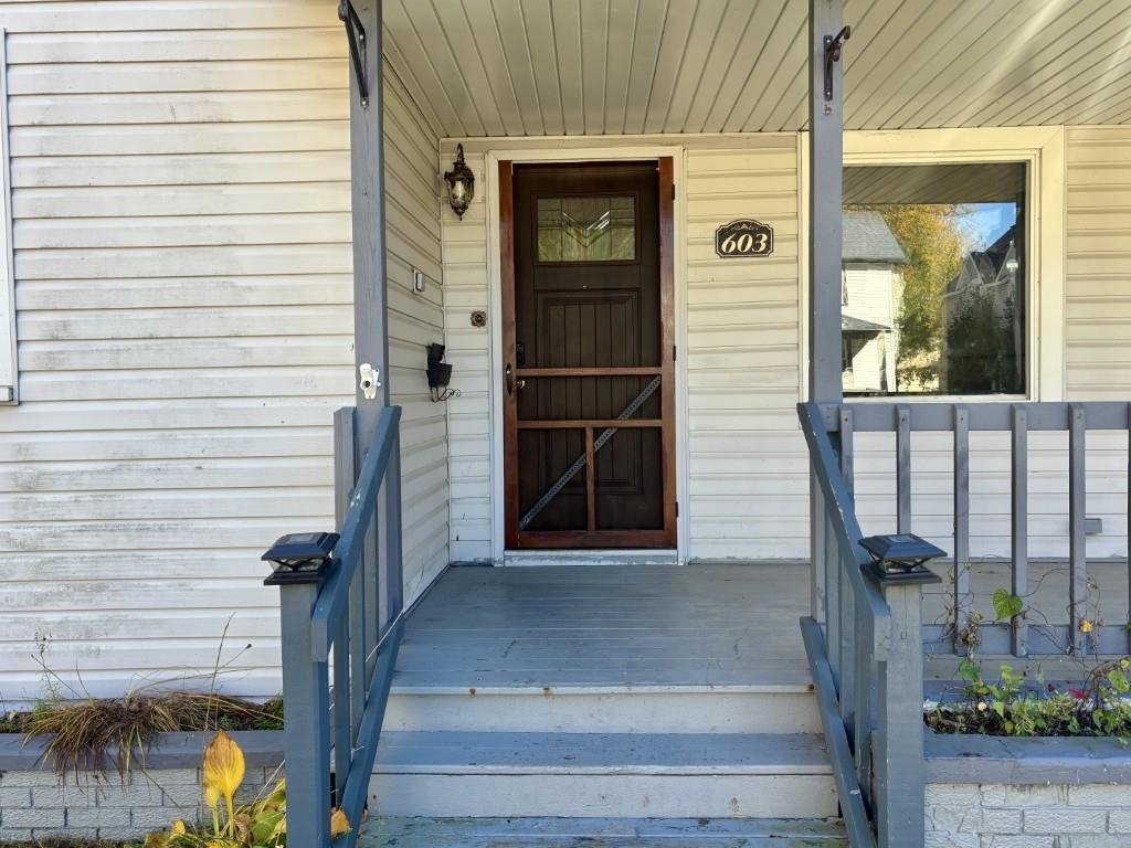 603 W 2nd Street Property Photo 4