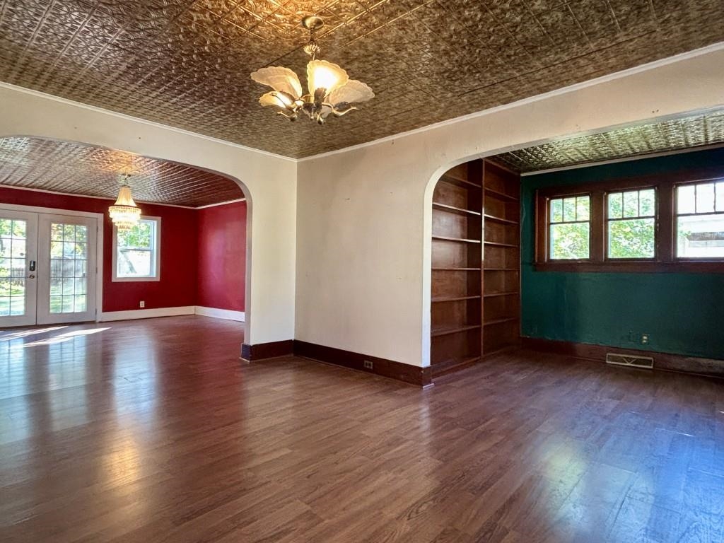 603 W 2nd Street Property Photo 7