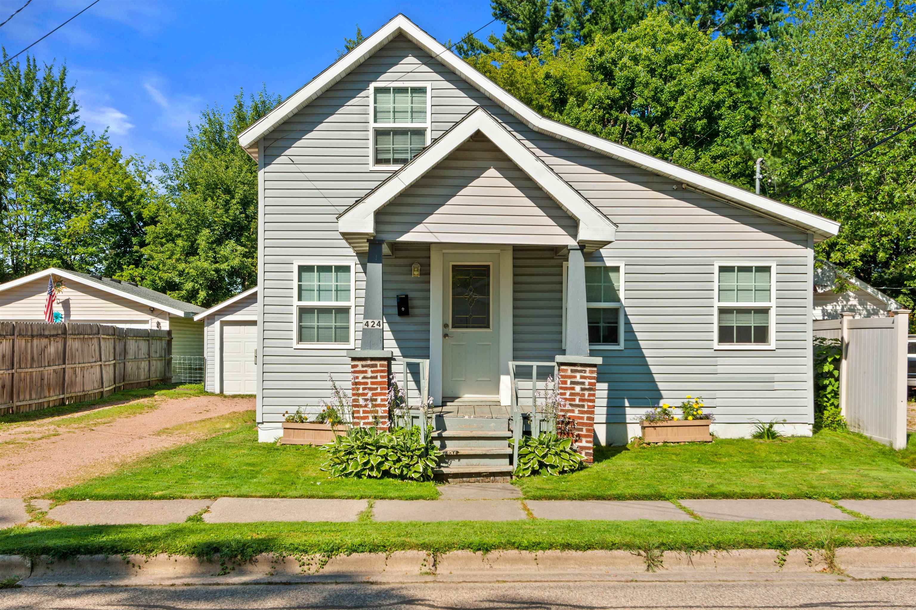424 WEST STREET Property Photo 1