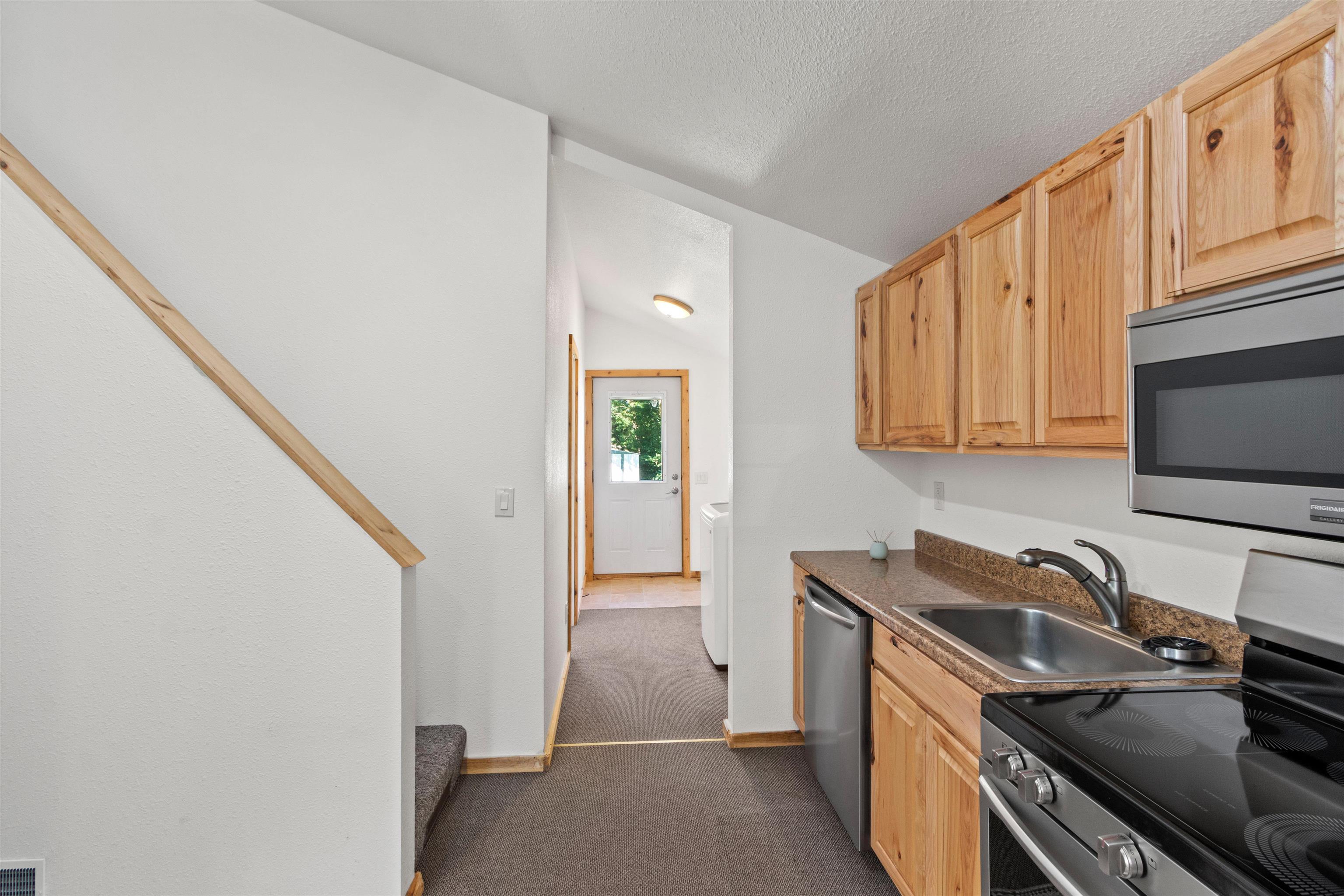424 West Street Property Photo 3