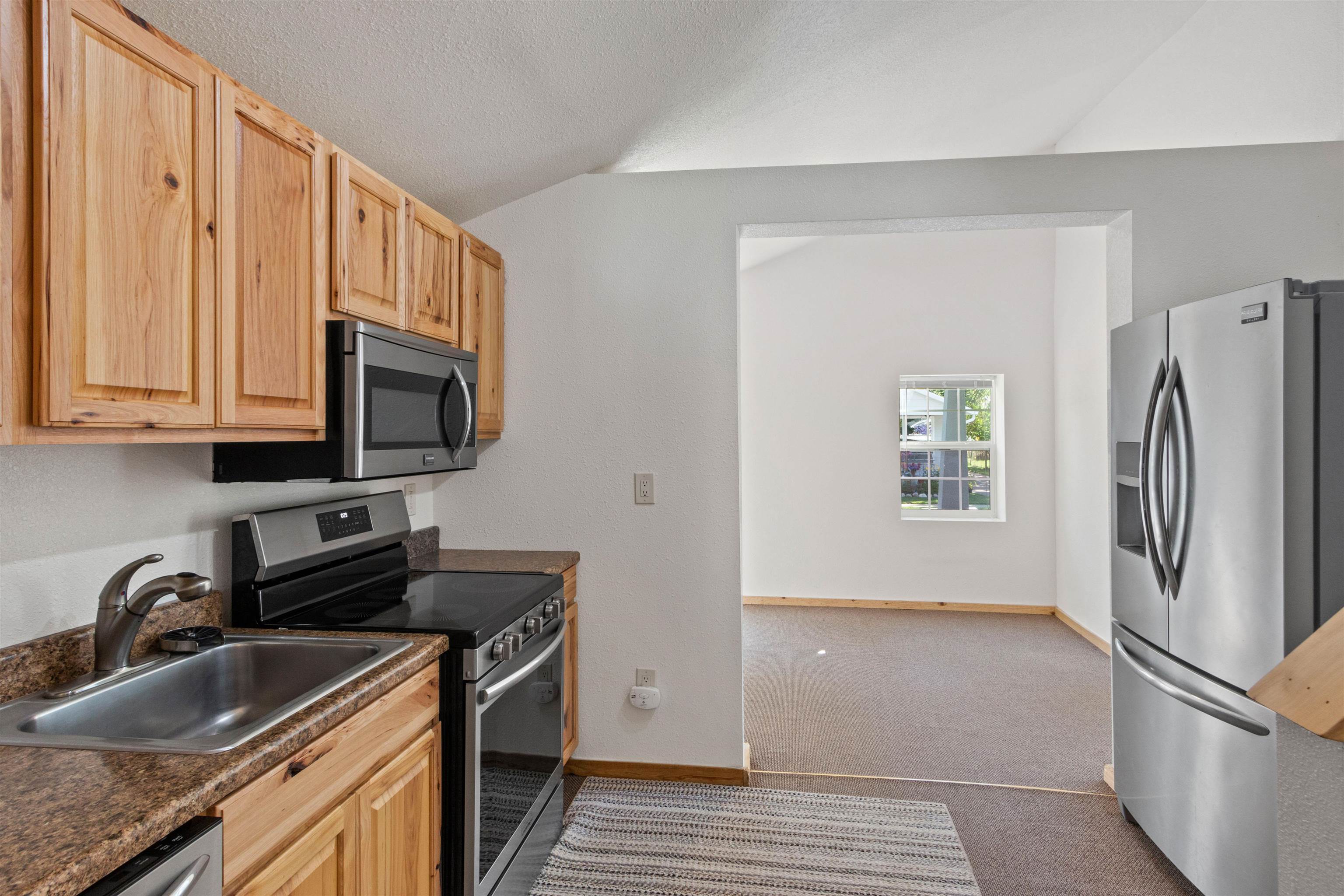 424 West Street Property Photo 4