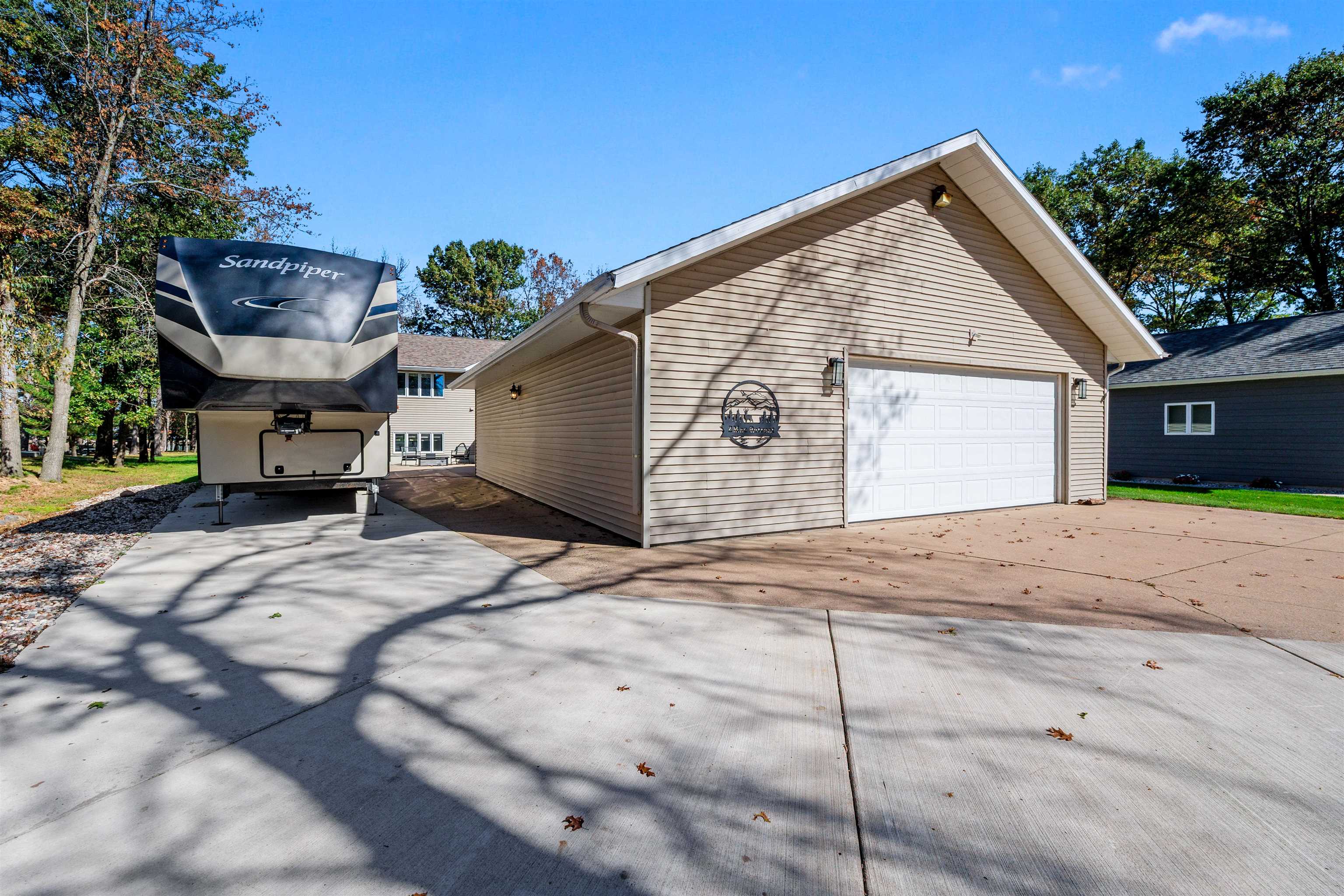 982 Excalibur Court Property Photo 6