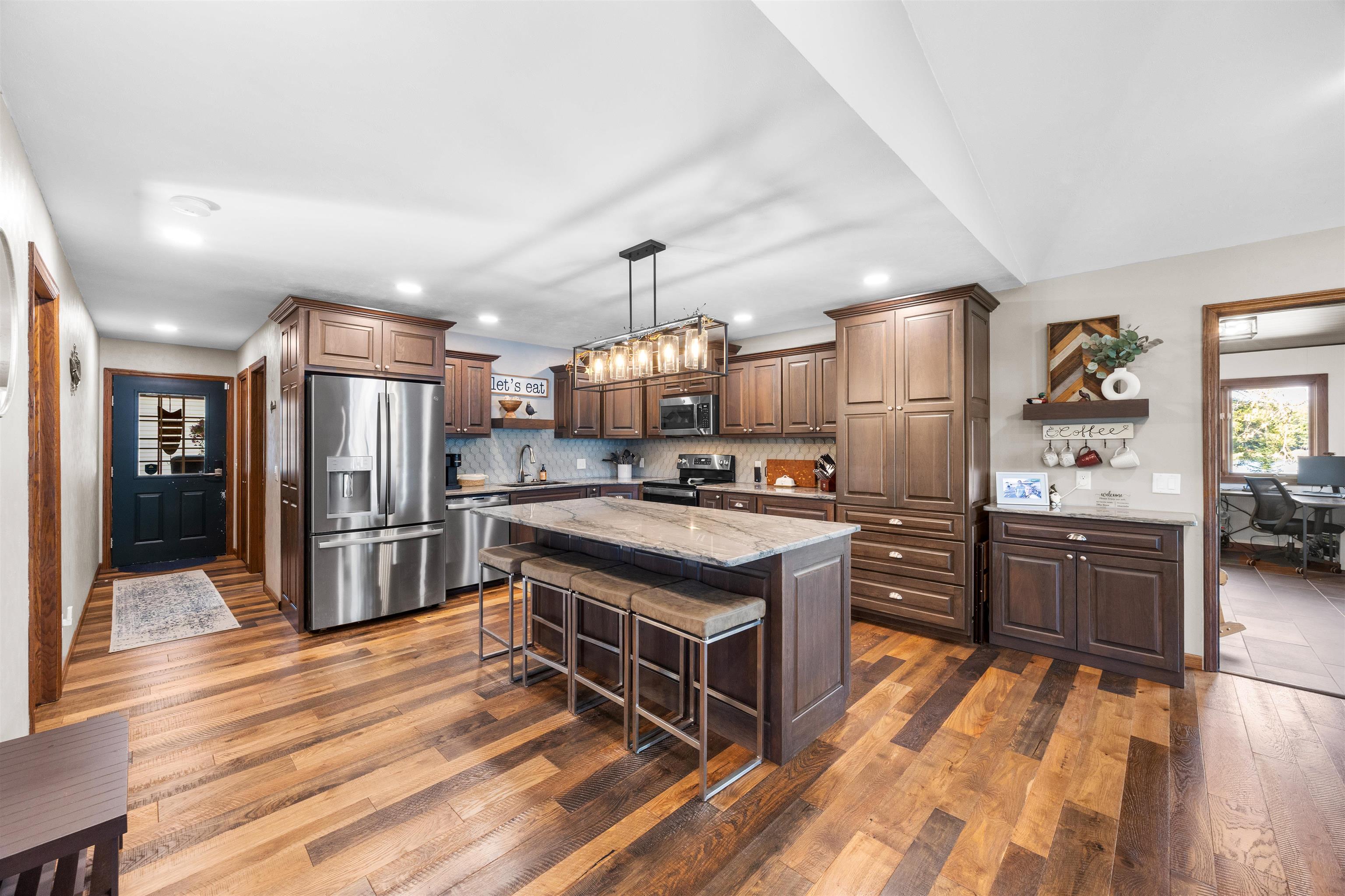982 Excalibur Court Property Photo 8