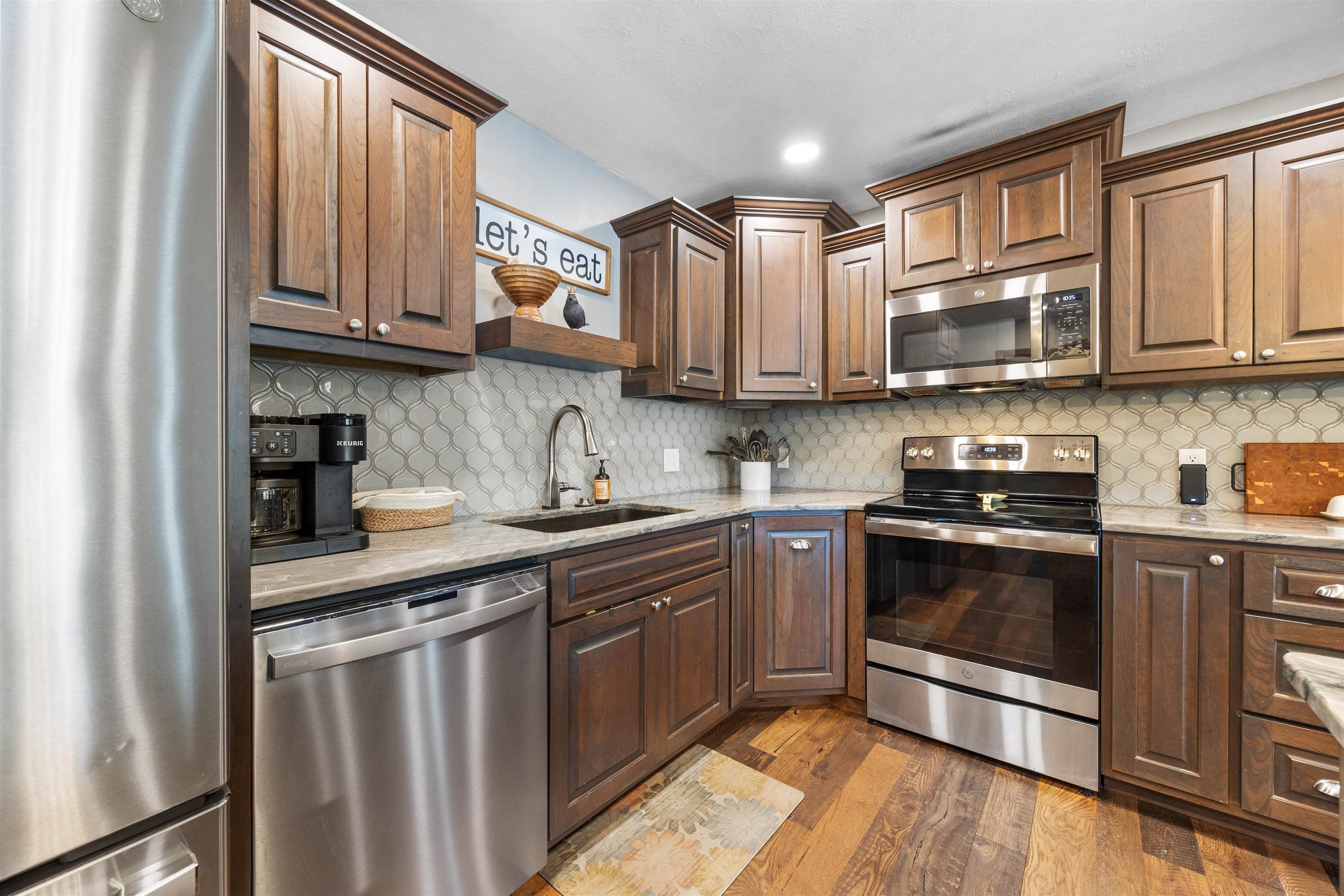 982 Excalibur Court Property Photo 10