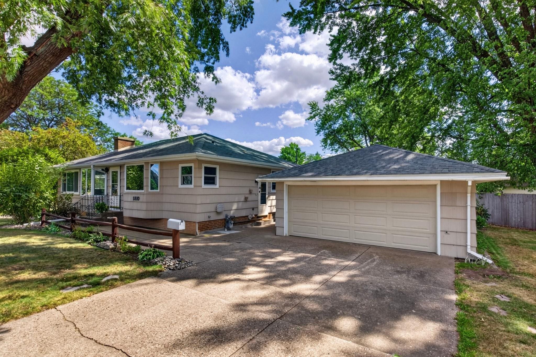 1810 Riverview Drive Property Photo 3