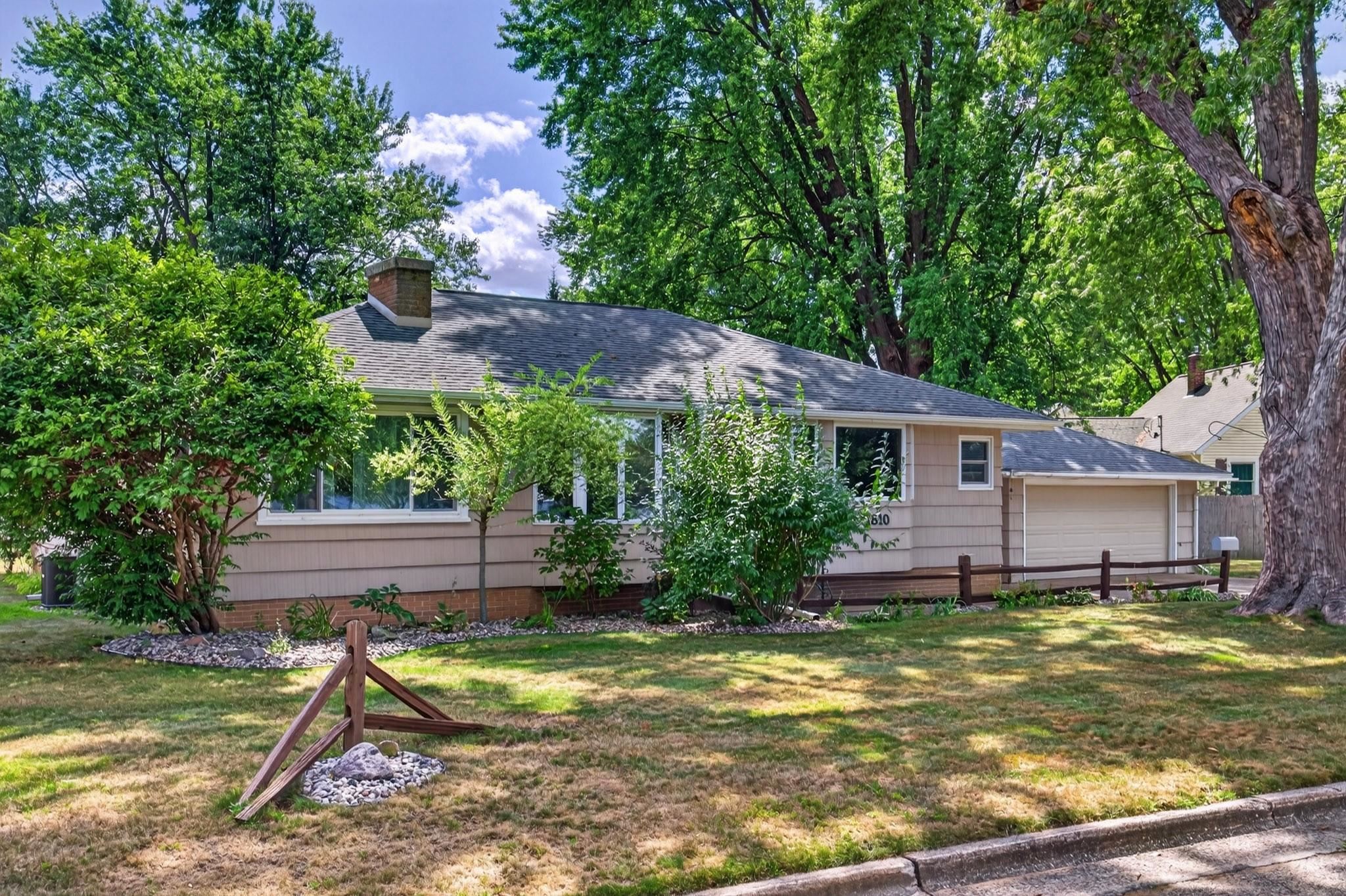 1810 Riverview Drive Property Photo 4