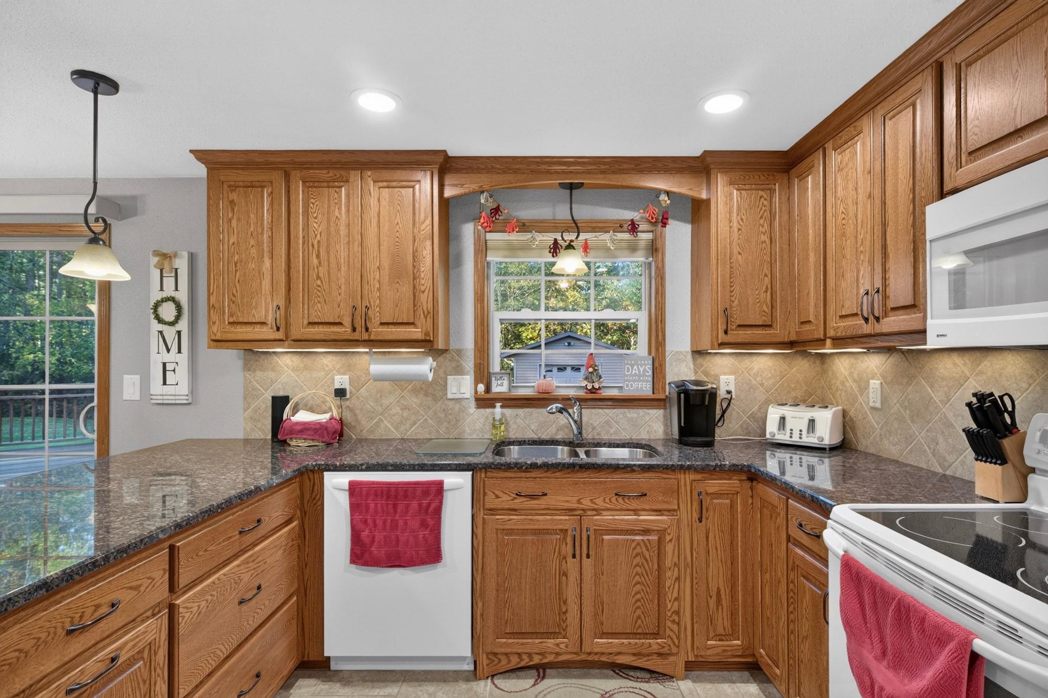 4805 Rosemary Circle Property Photo 4