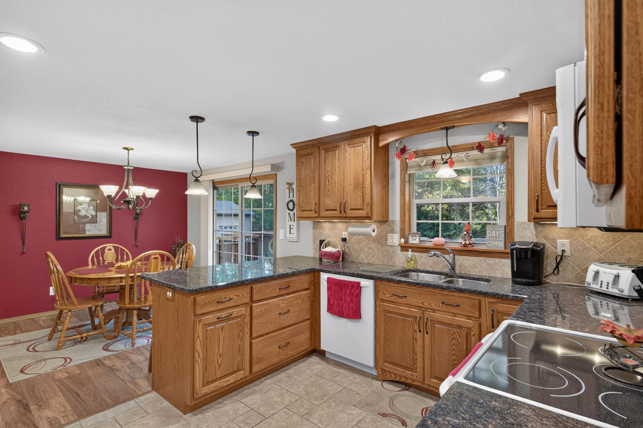 4805 Rosemary Circle Property Photo 5