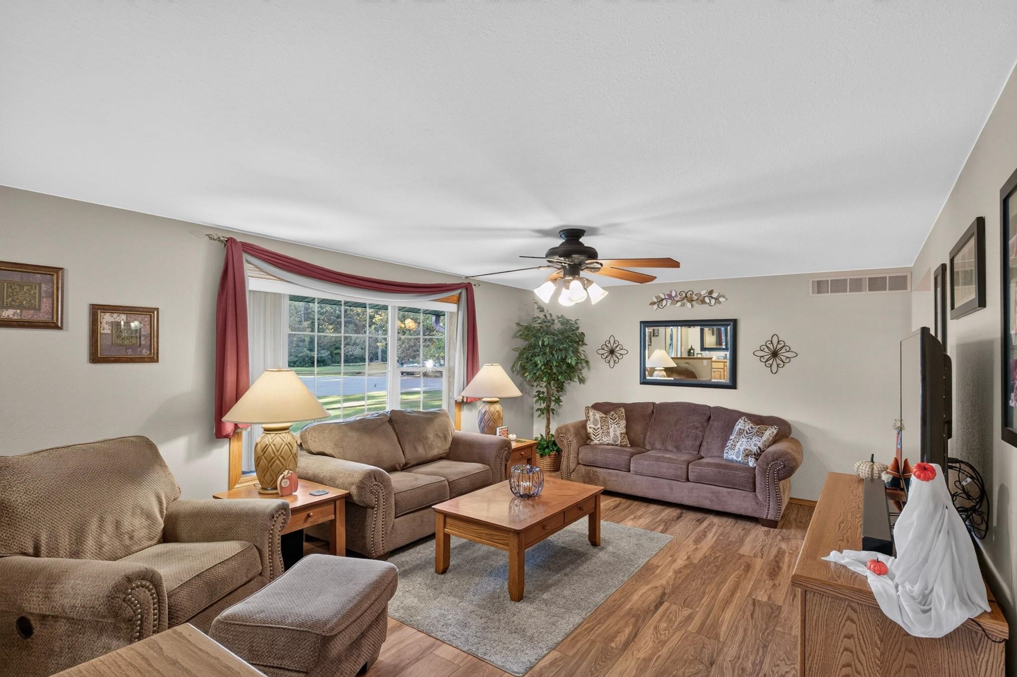 4805 Rosemary Circle Property Photo 12
