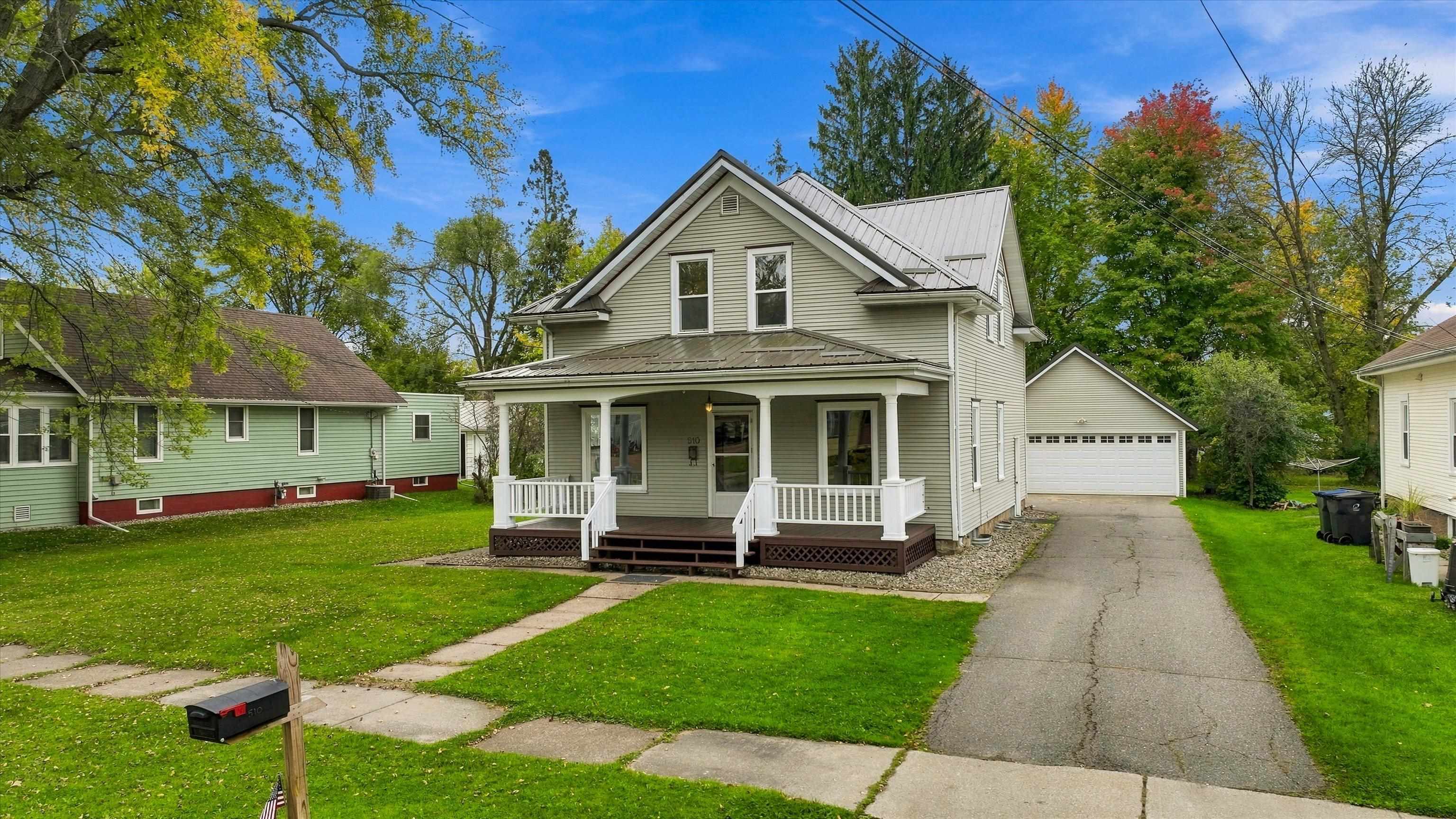 510 W Blodgett Street Property Photo 1