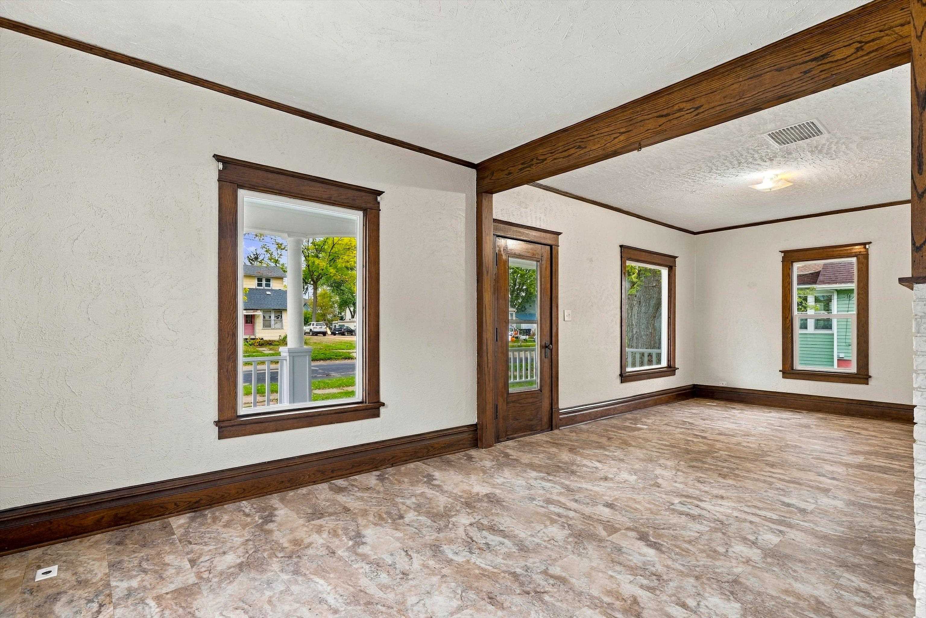 510 W Blodgett Street Property Photo 3