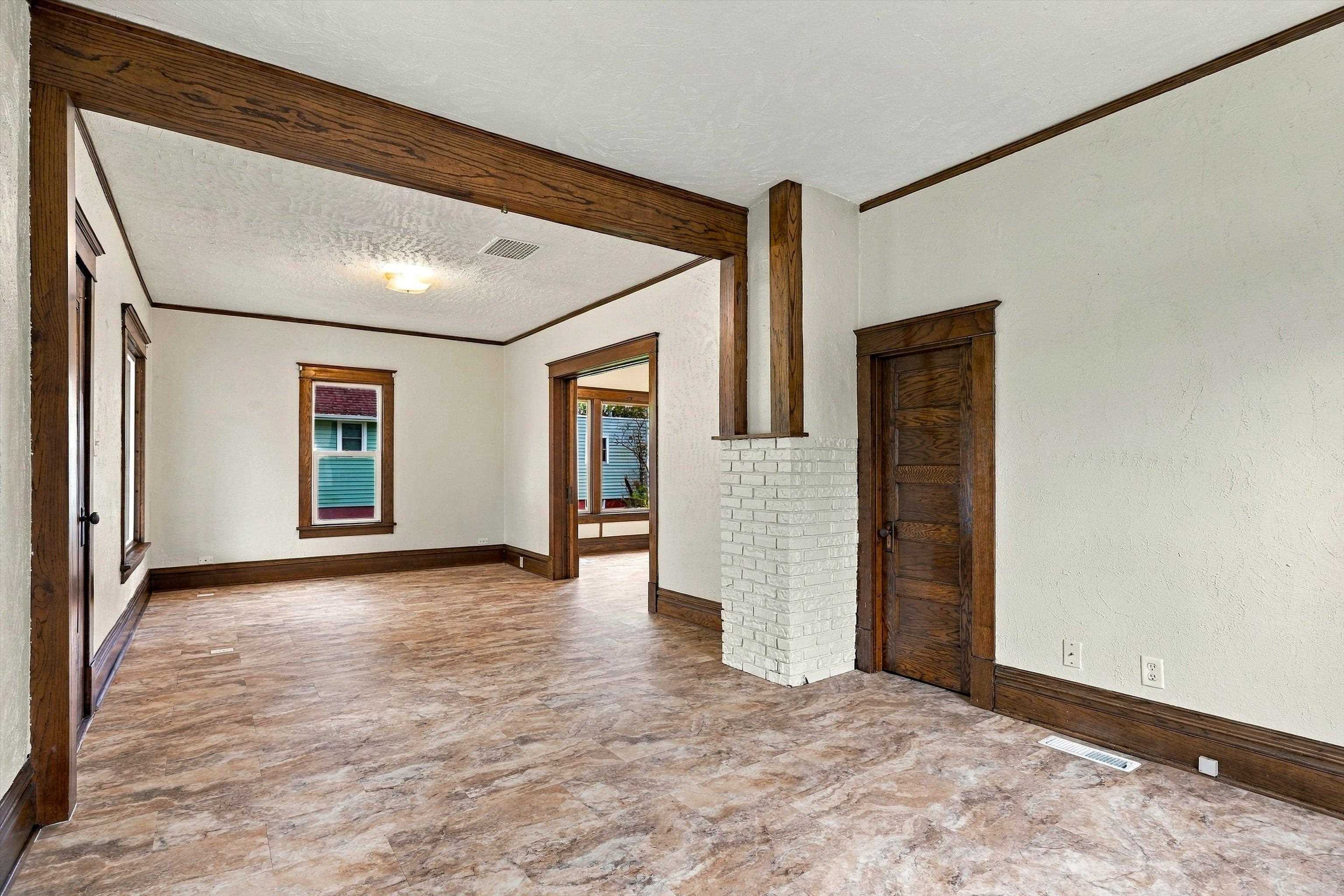 510 W Blodgett Street Property Photo 4