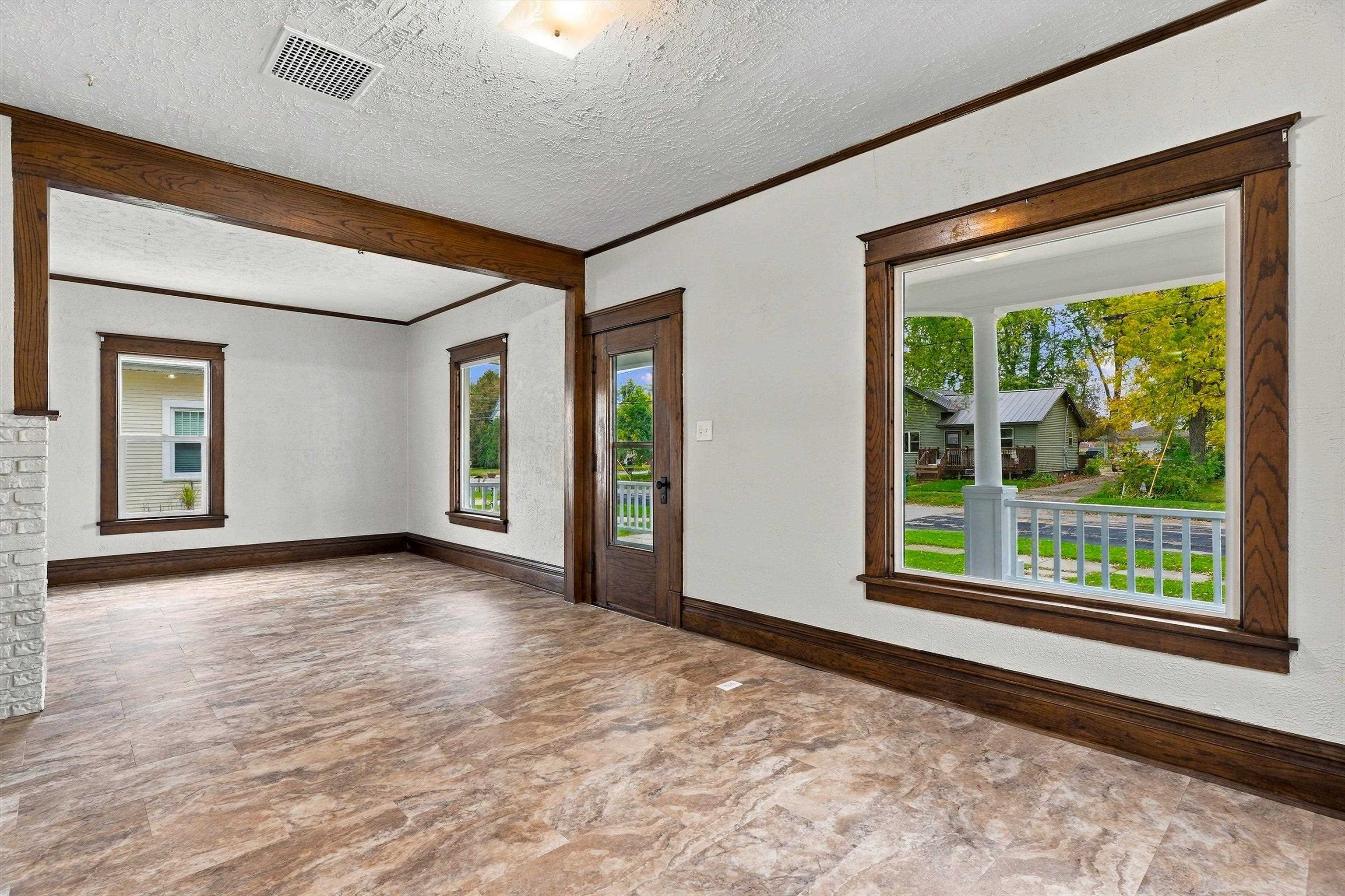 510 W Blodgett Street Property Photo 5