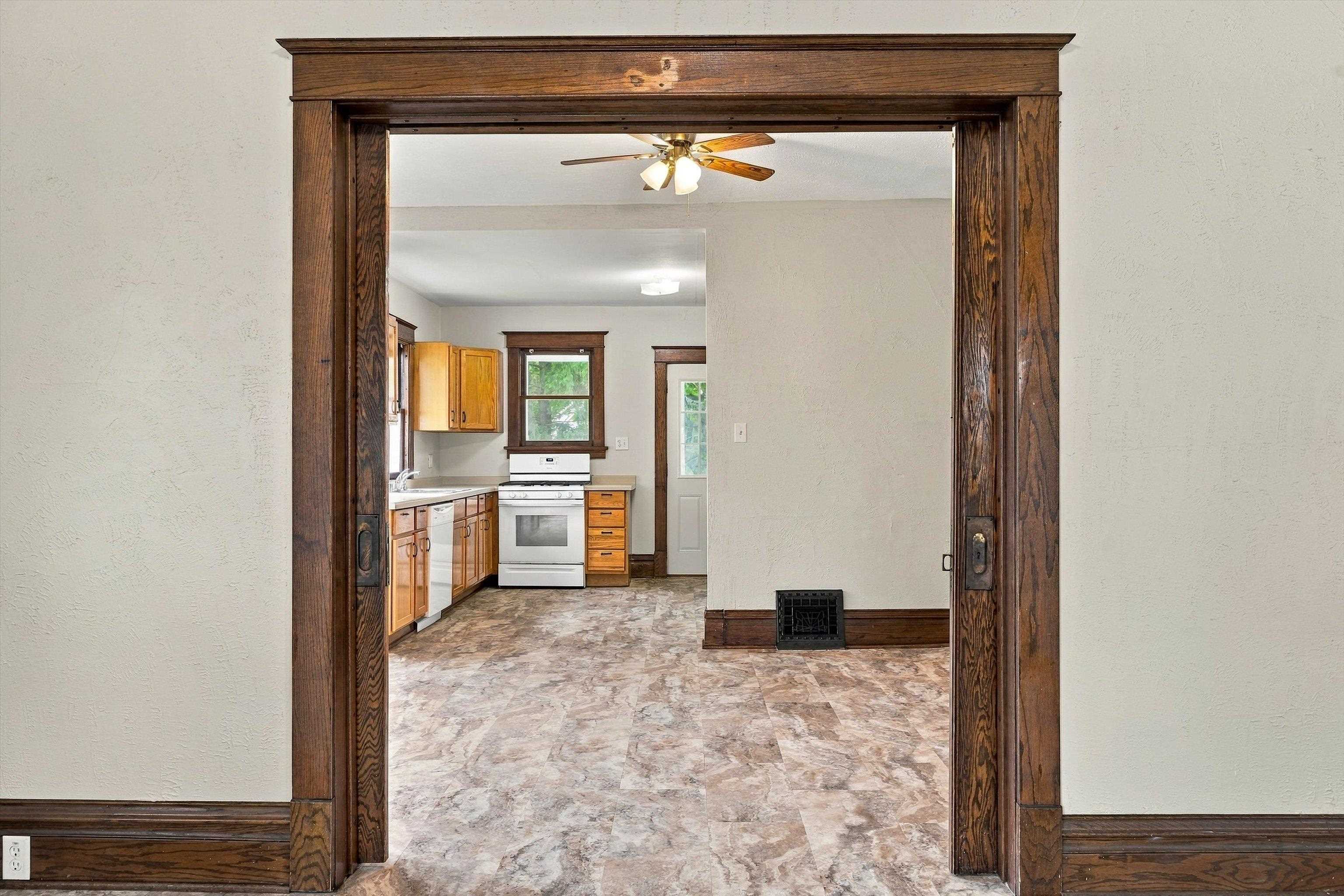 510 W Blodgett Street Property Photo 7