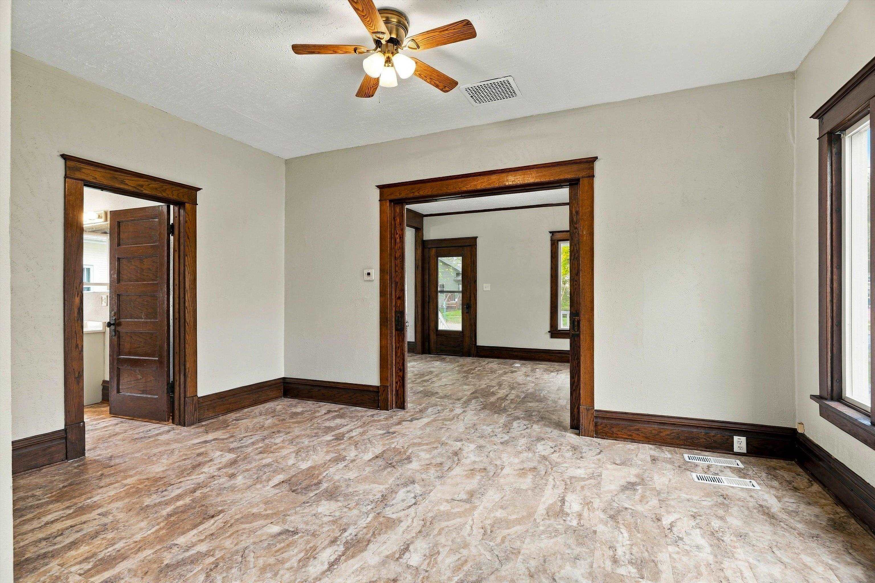 510 W Blodgett Street Property Photo 11