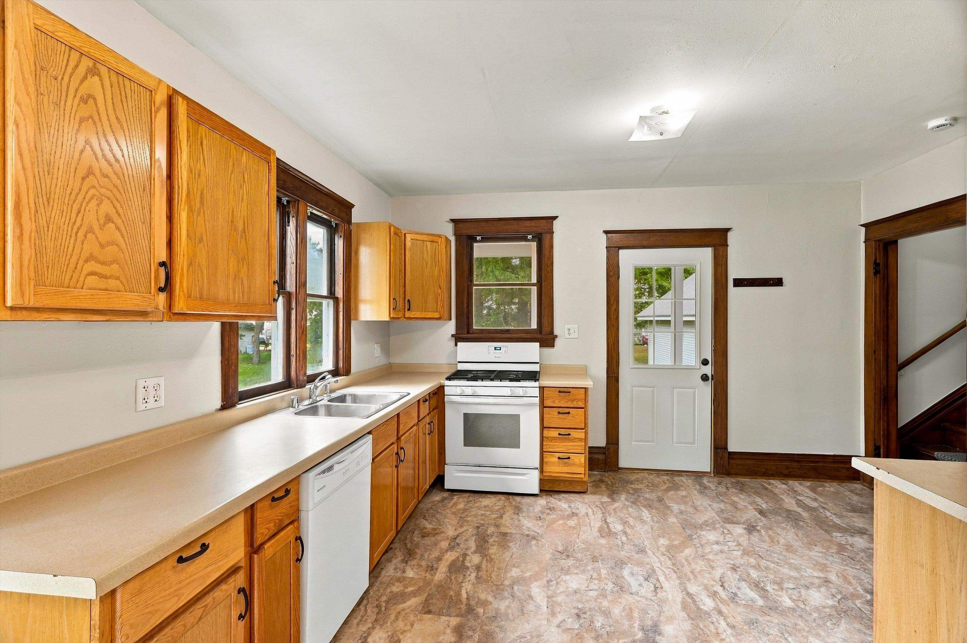 510 W Blodgett Street Property Photo 12